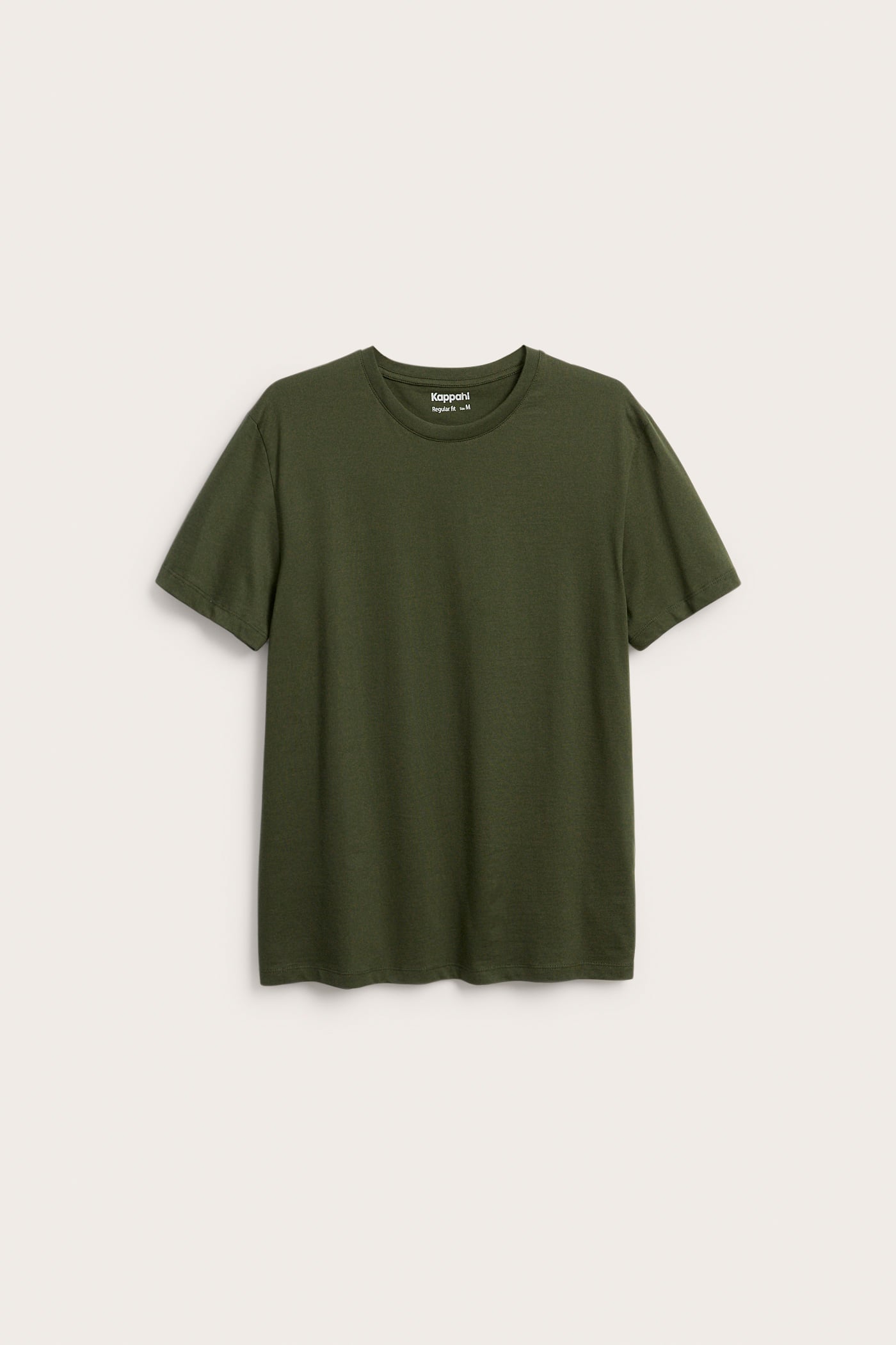 Frontvy av en mörkgrön regular fit kortärmad t-shirt.