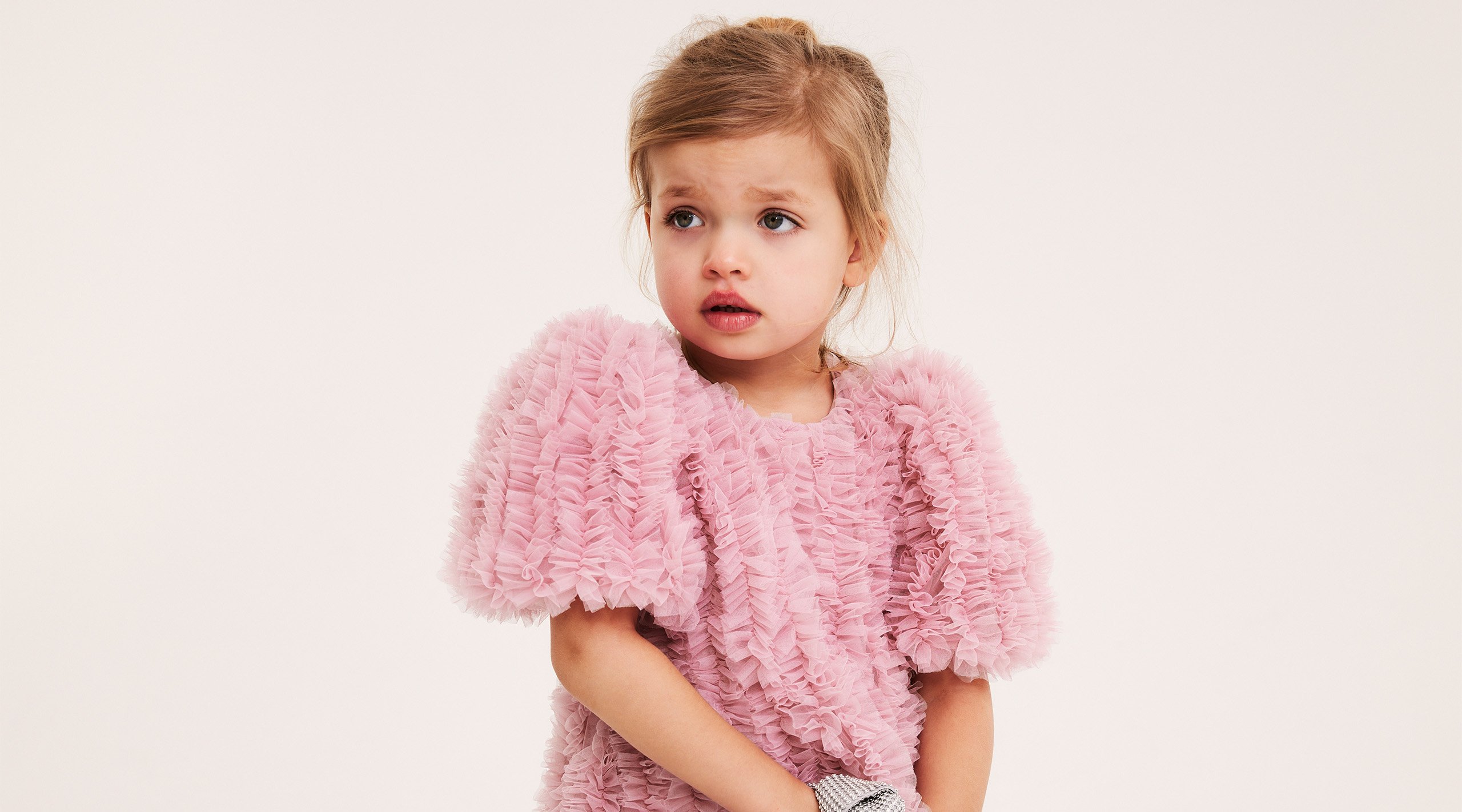 Dzieci w świątecznych strojach.