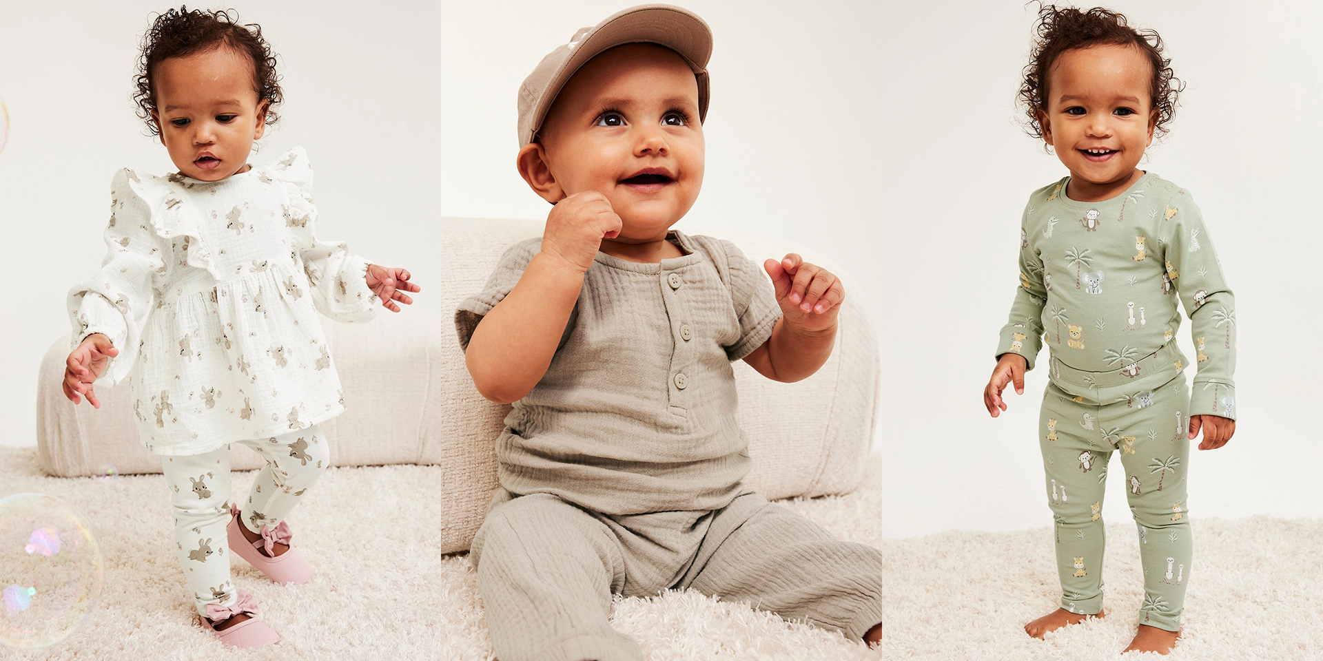 Niemowlęta w kolorowych ubrankach od Kappahl.