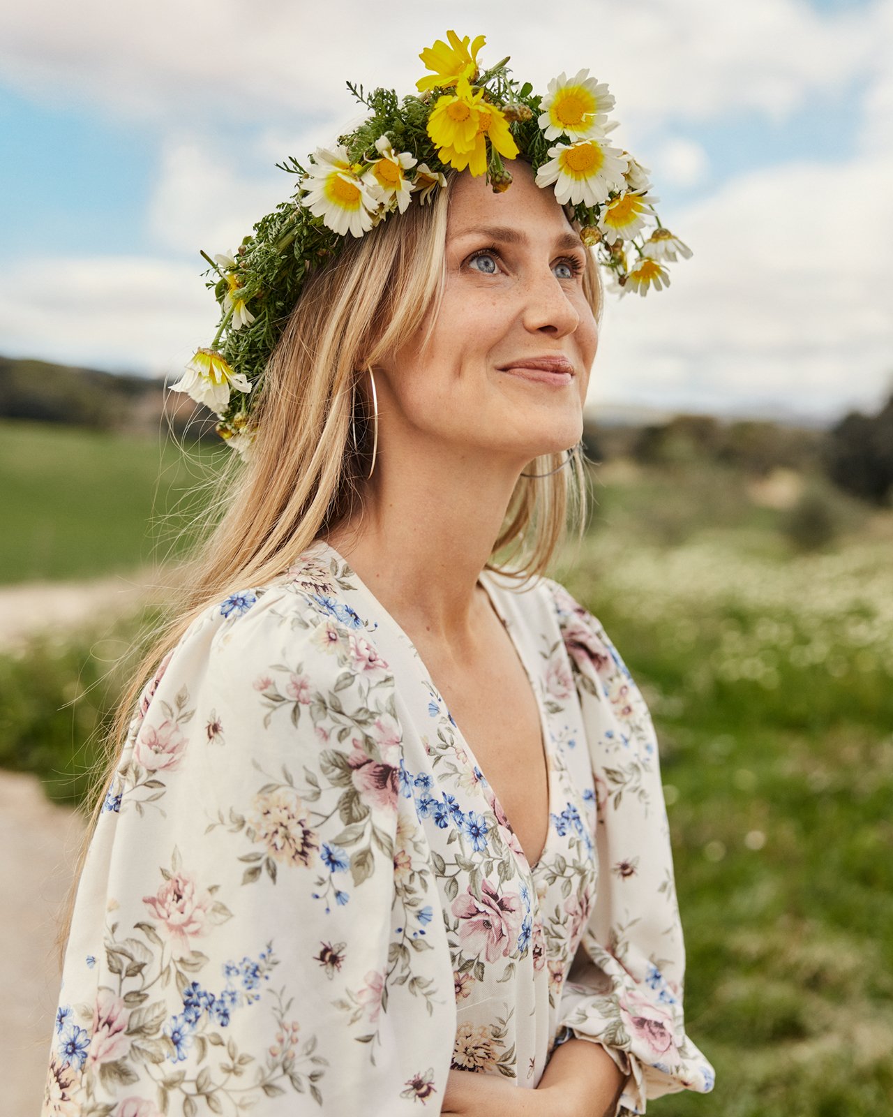 Piękne kwieciste ubrania z nowej kolekcji Newbie w środku lata.