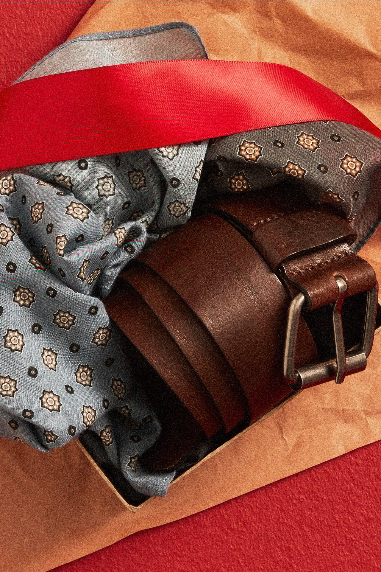 Huivi ja vyö joululahjaksi.