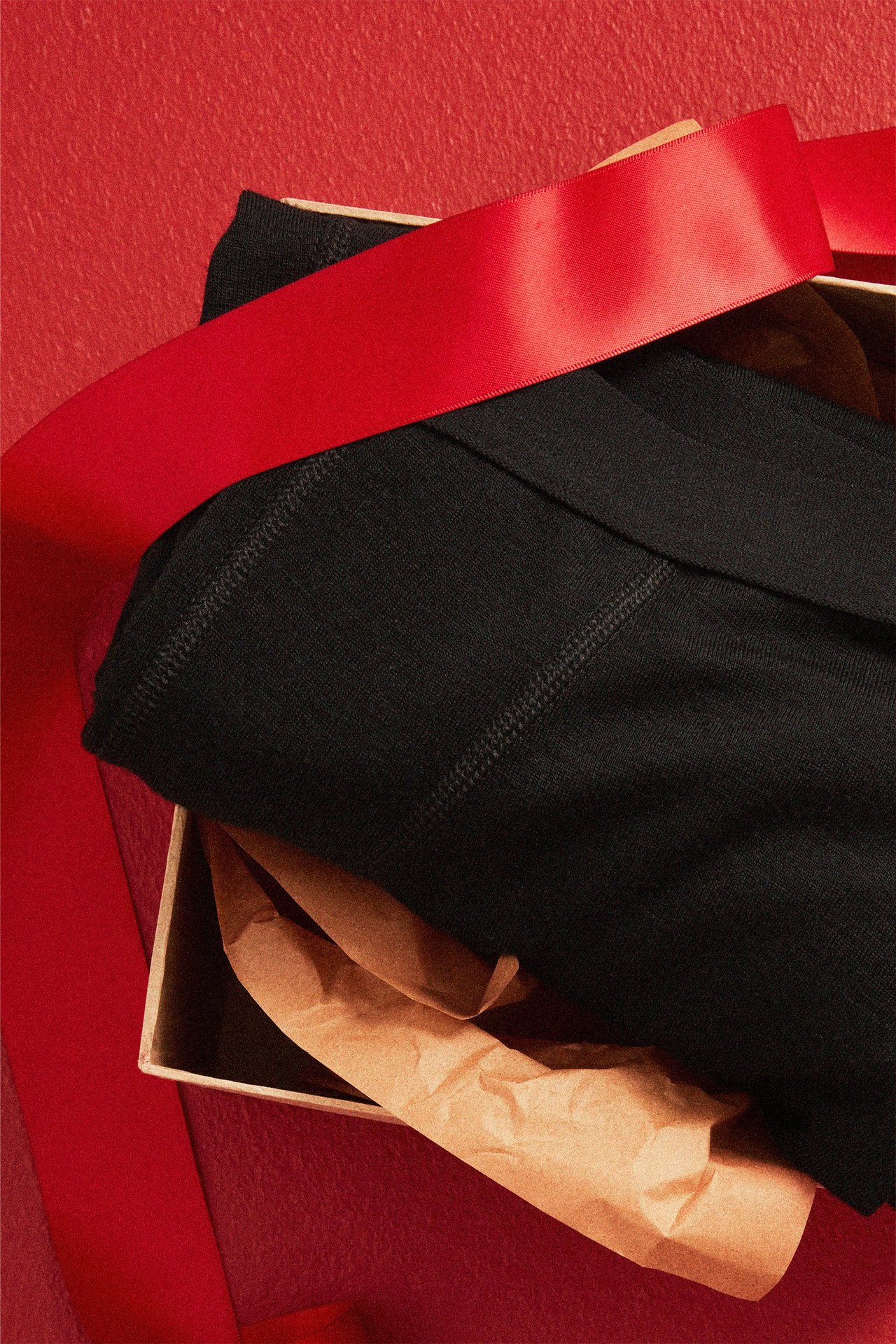 Alushousut joululahjapakkauksessa.