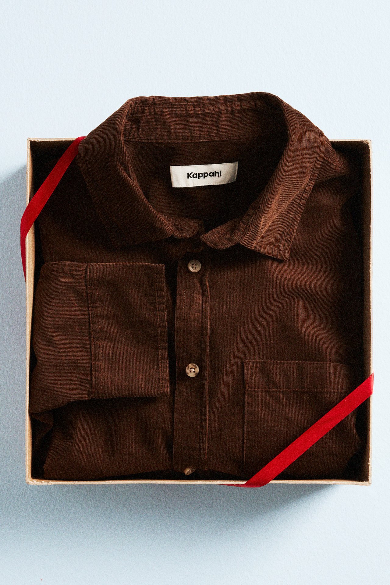 Ruskea paita joululahjaksi.