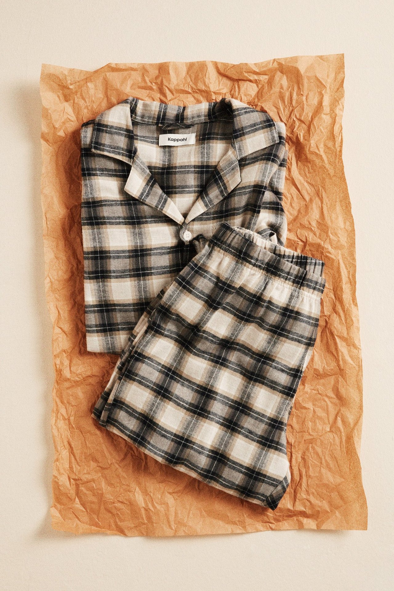 Spodnie od piżamy w pudełku.