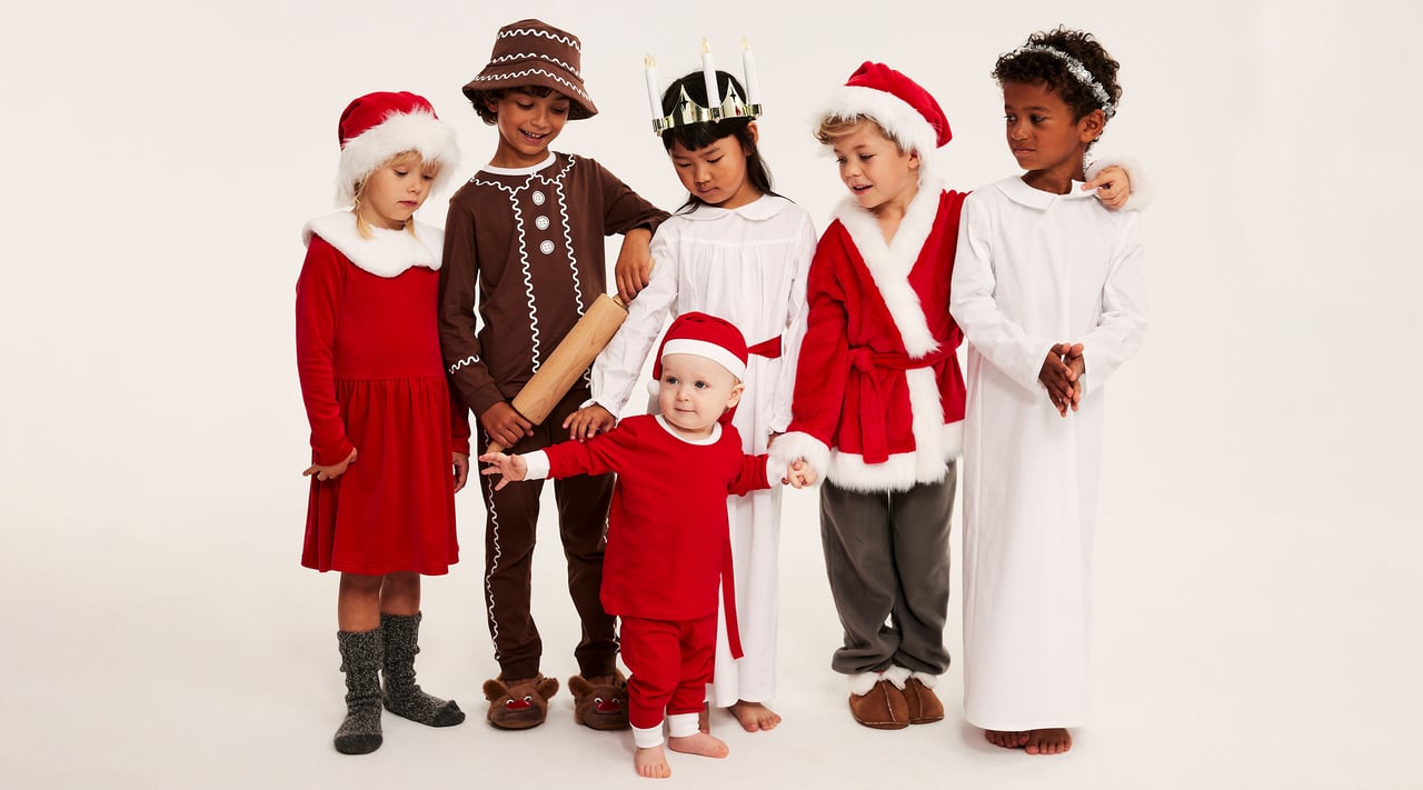 Luciakläder till barn och baby. Luciatåg med tomte, pepparkaksgubbe, lucia och tärna. 