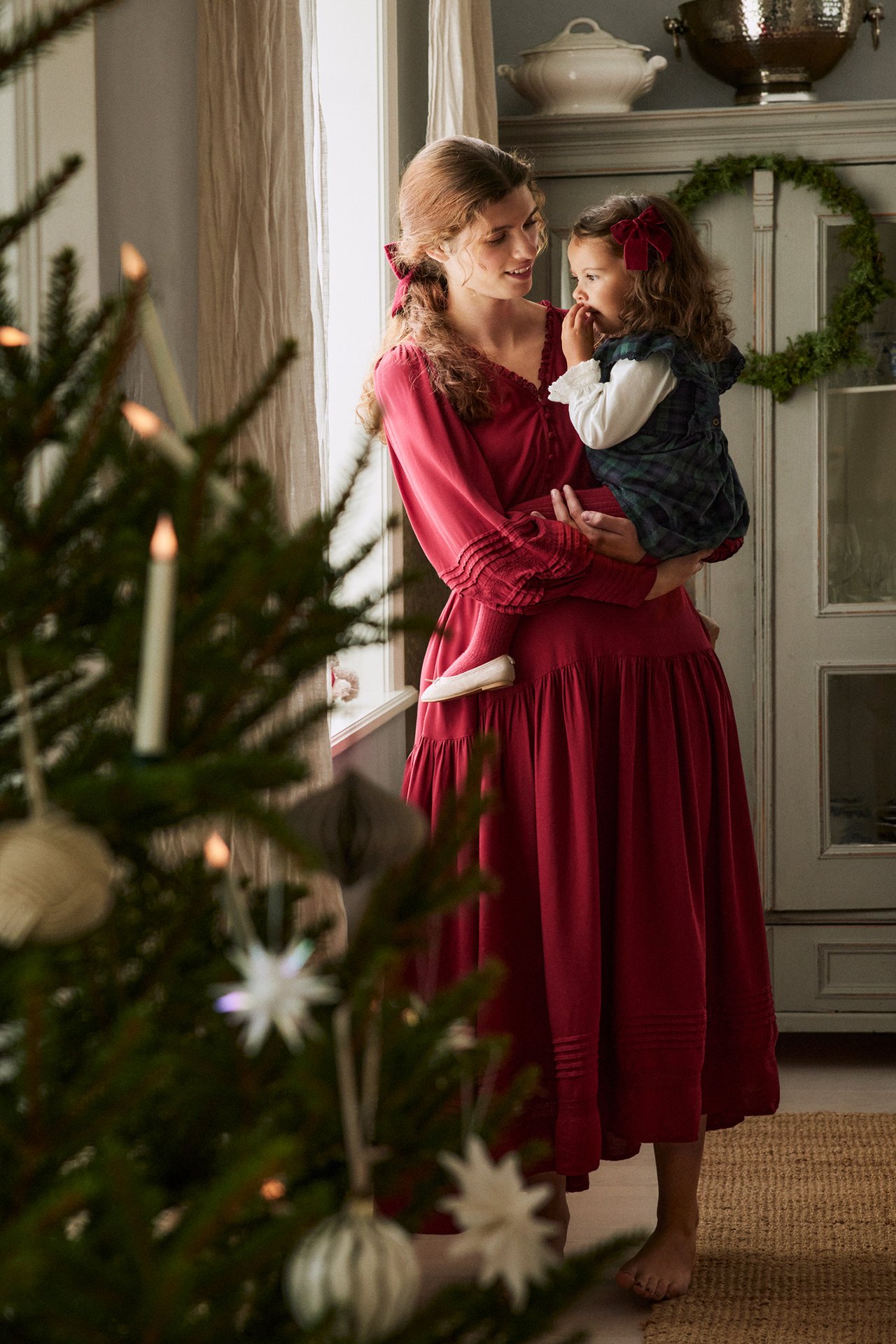 Äiti ja tytär Newbien samanlaisissa vaatteissa.