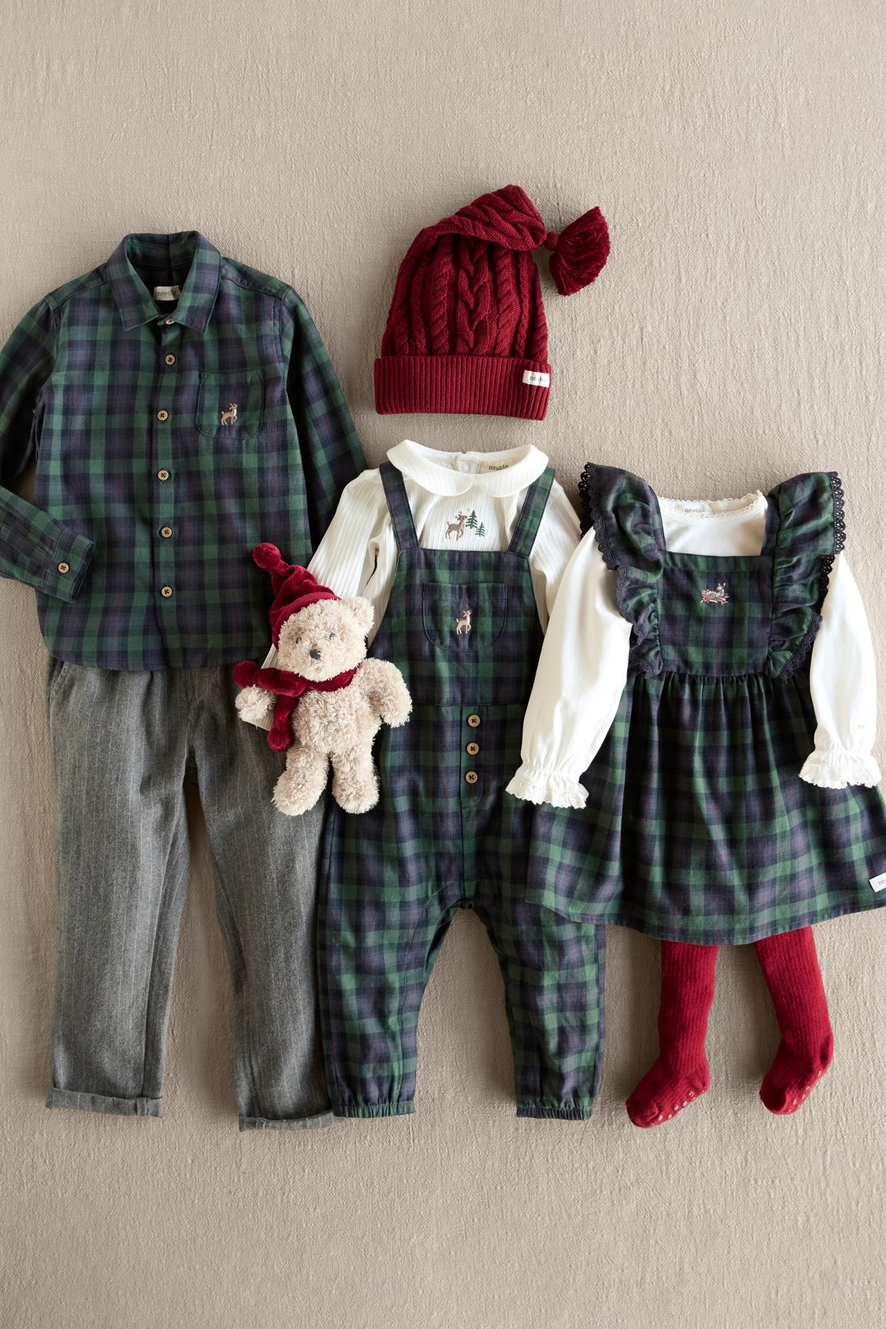 Yhteensopivat vaatteet sisaruksille Newbie-sivustolta.