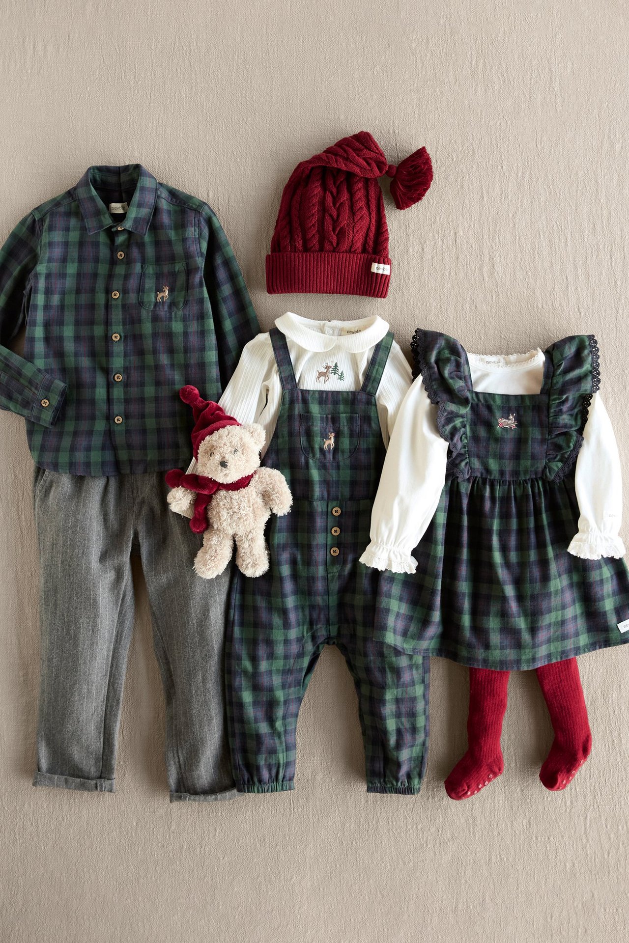 Yhteensopivat vaatteet sisaruksille Newbie-sivustolta.