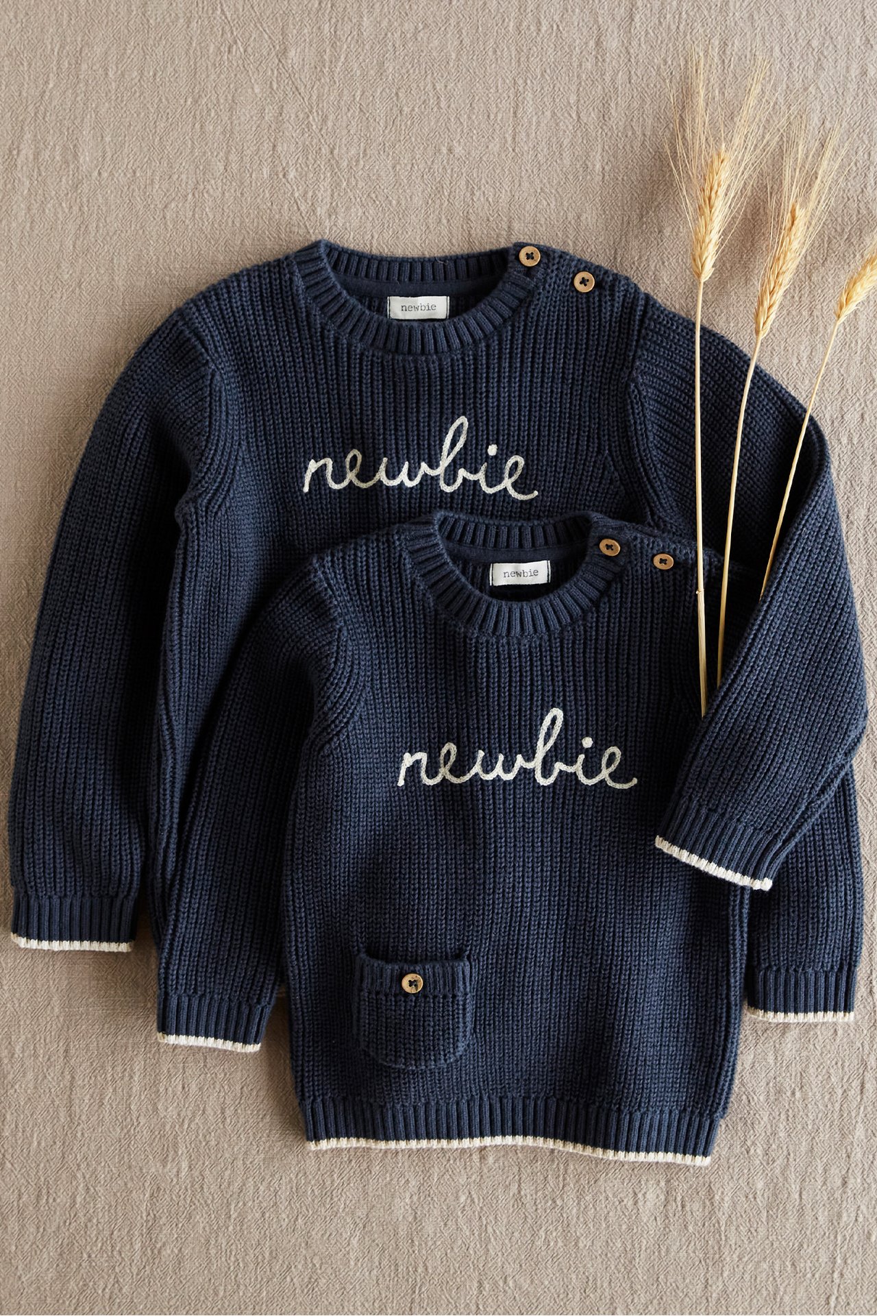 Yhteensopivat vaatteet sisaruksille Newbie-sivustolta.