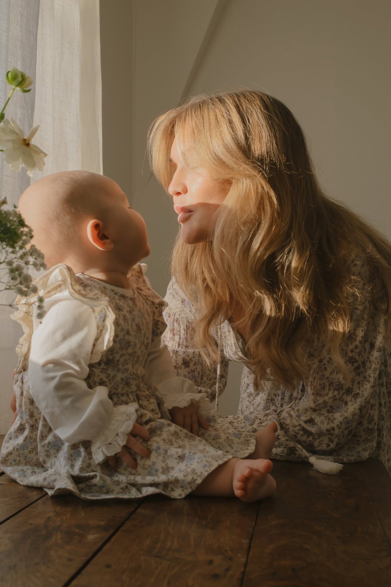 Mor og datter i matchende klær fra Newbie.