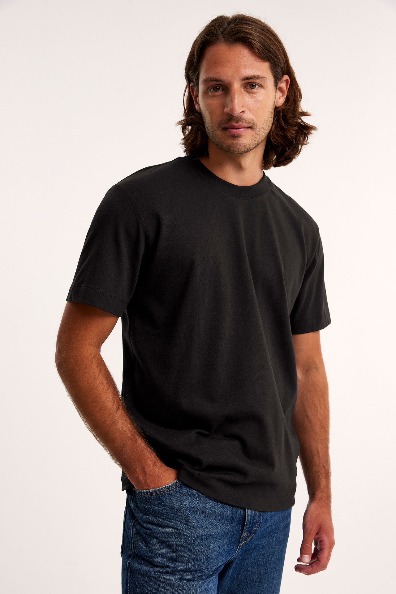 Loose fit -mallinen t-paita, jossa on pyöreä pääntie - Musta - 1