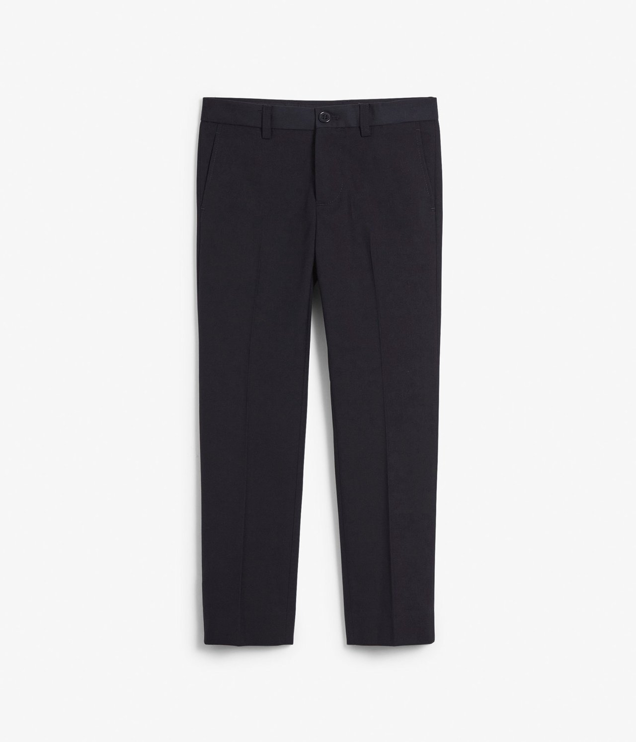 Edestä näkymä tummansinisistä lasten puvunhousuista, joissa nappikiinnitys ja sivutaskut.