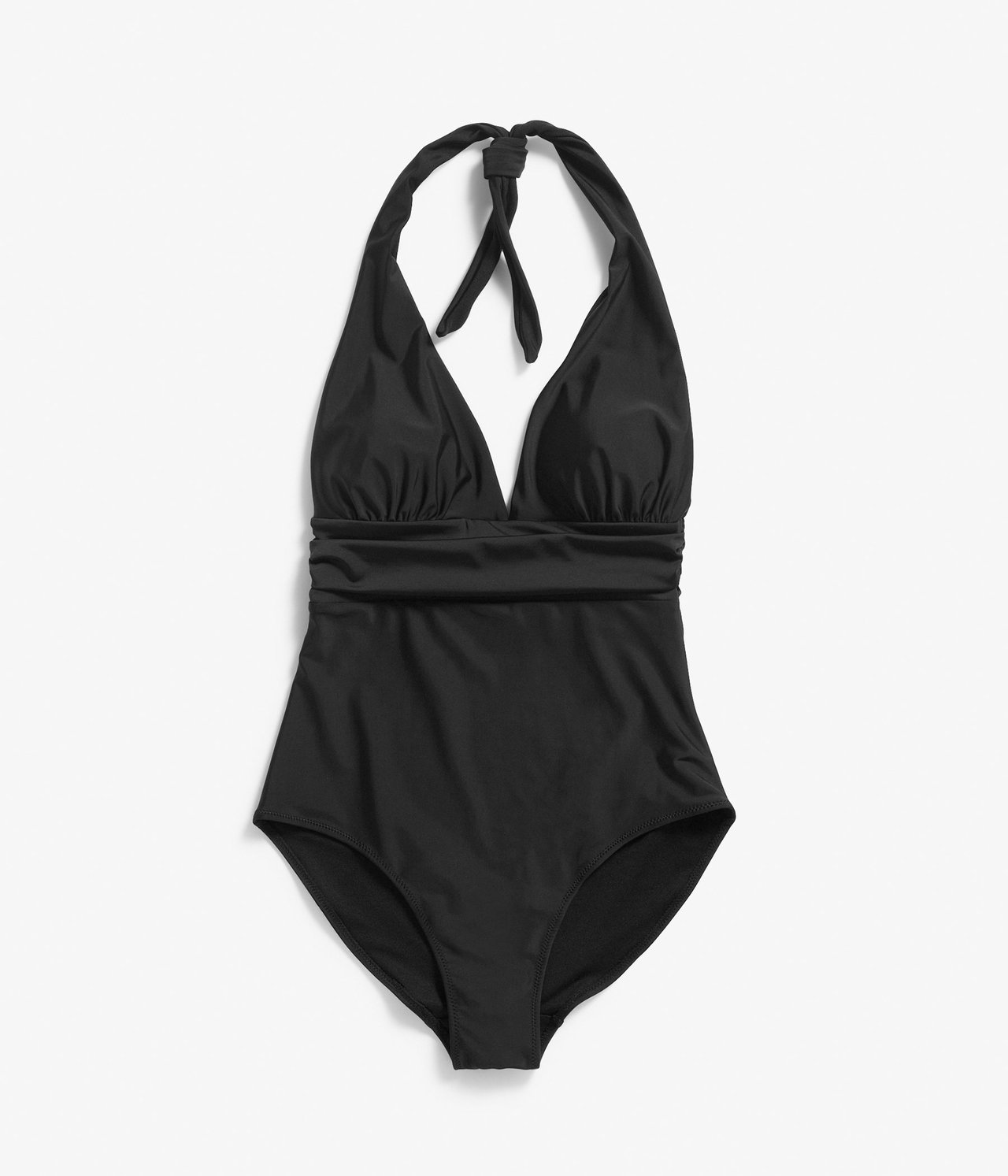 Widok z przodu: czarny, jednolity kostium kąpielowy halterneck z dekoltem V i marszczeniem.