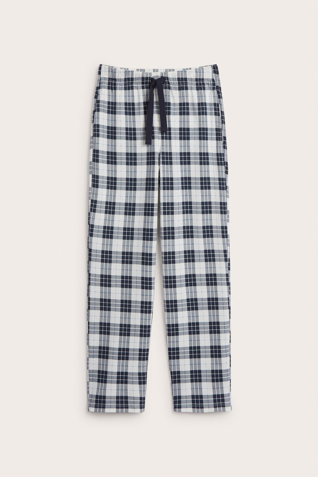 Frontvy av mörkblå och vitrutiga pyjamasbyxor med resårlinning och mörkblått dragsko.