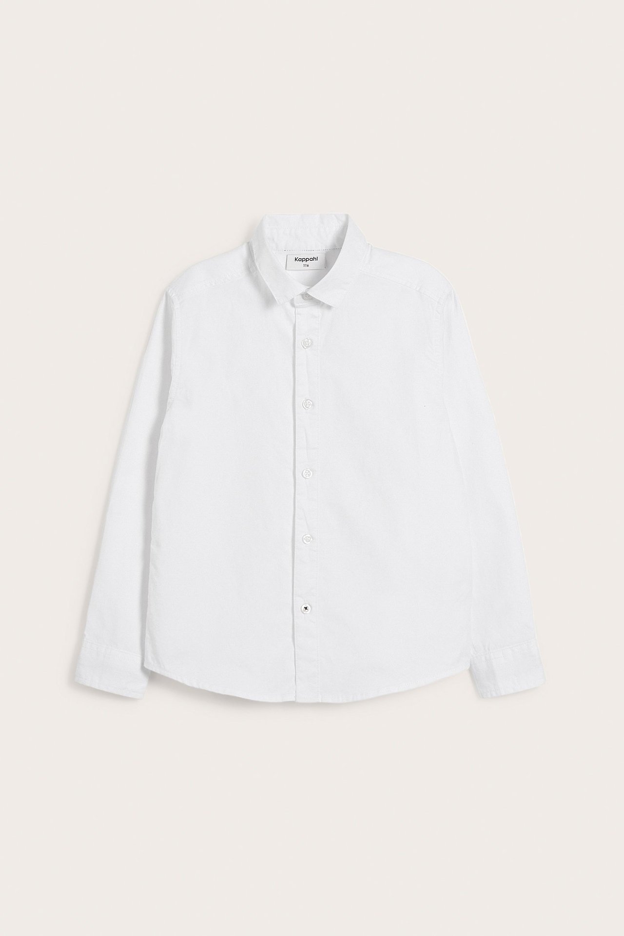 Widok z przodu białej, dziecięcej koszuli oxford z długim rękawem, zapinanej na guziki.