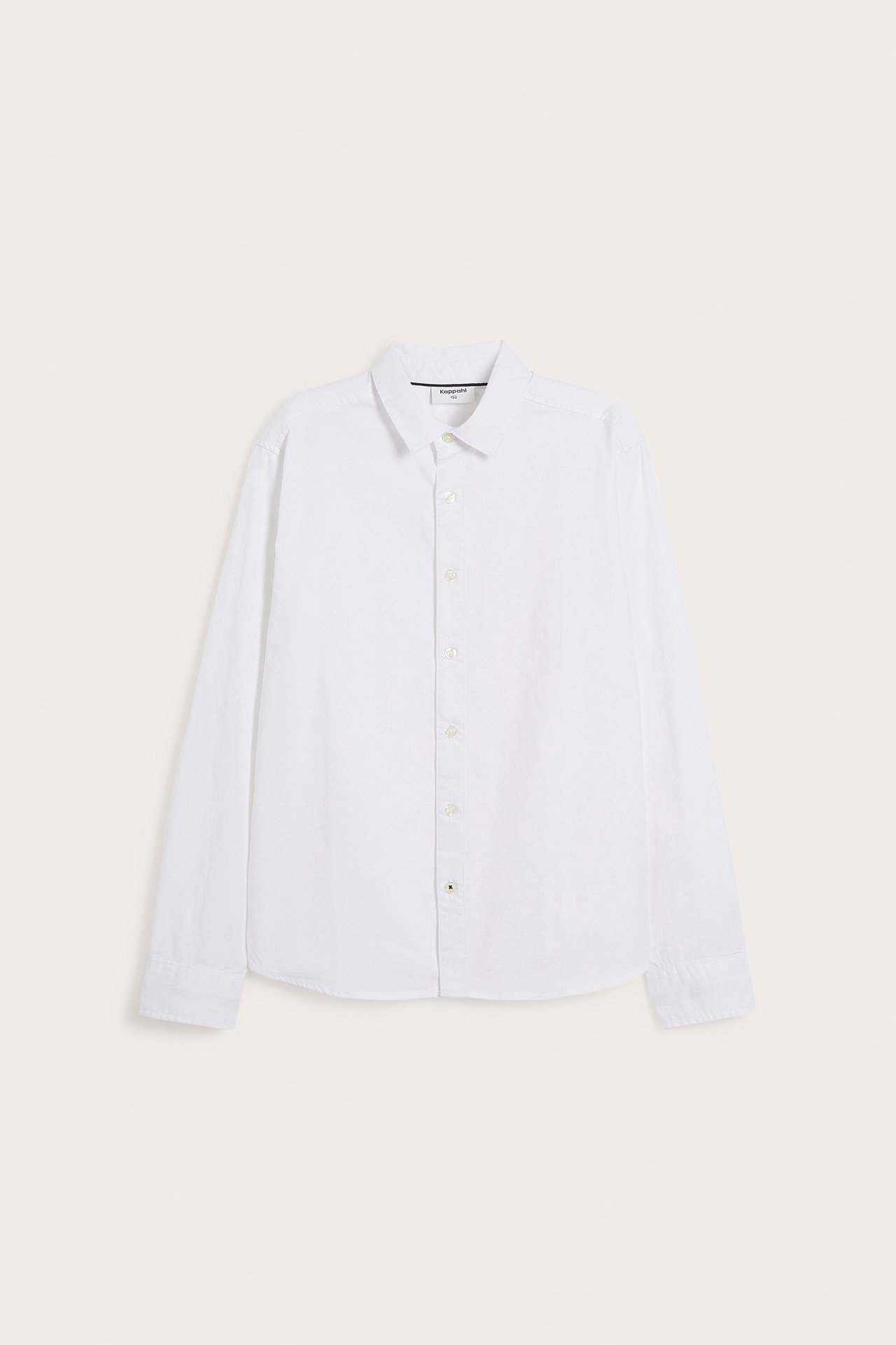 Widok z przodu: biała, długorękawowa, bawełniana koszula oxford dla dzieci z pełnym zapięciem na guziki.