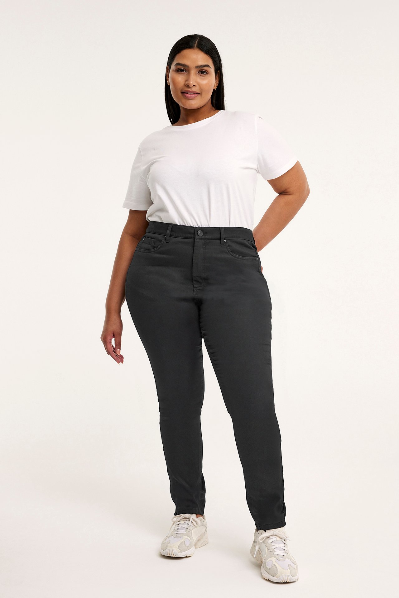 Ebba slim jeans - Musta - 172cm / Storlek: 50 - 1