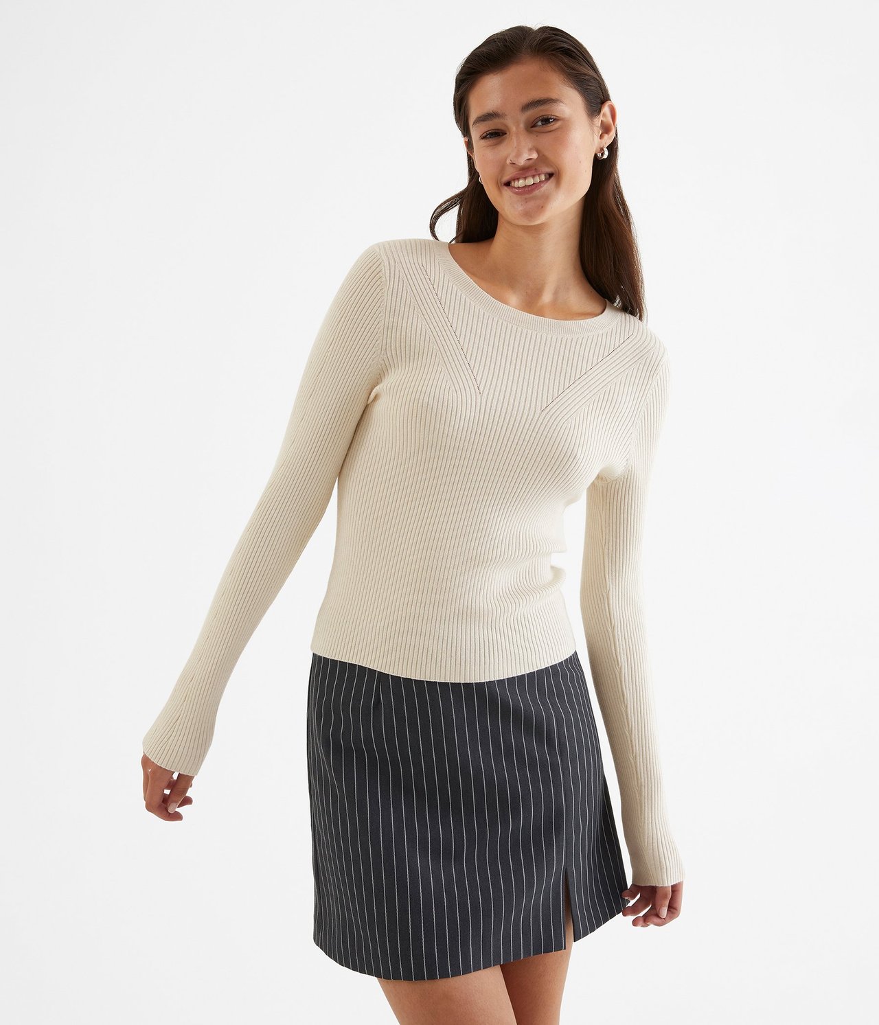 Sweter z warkoczowym splotem - Offwhite - 2