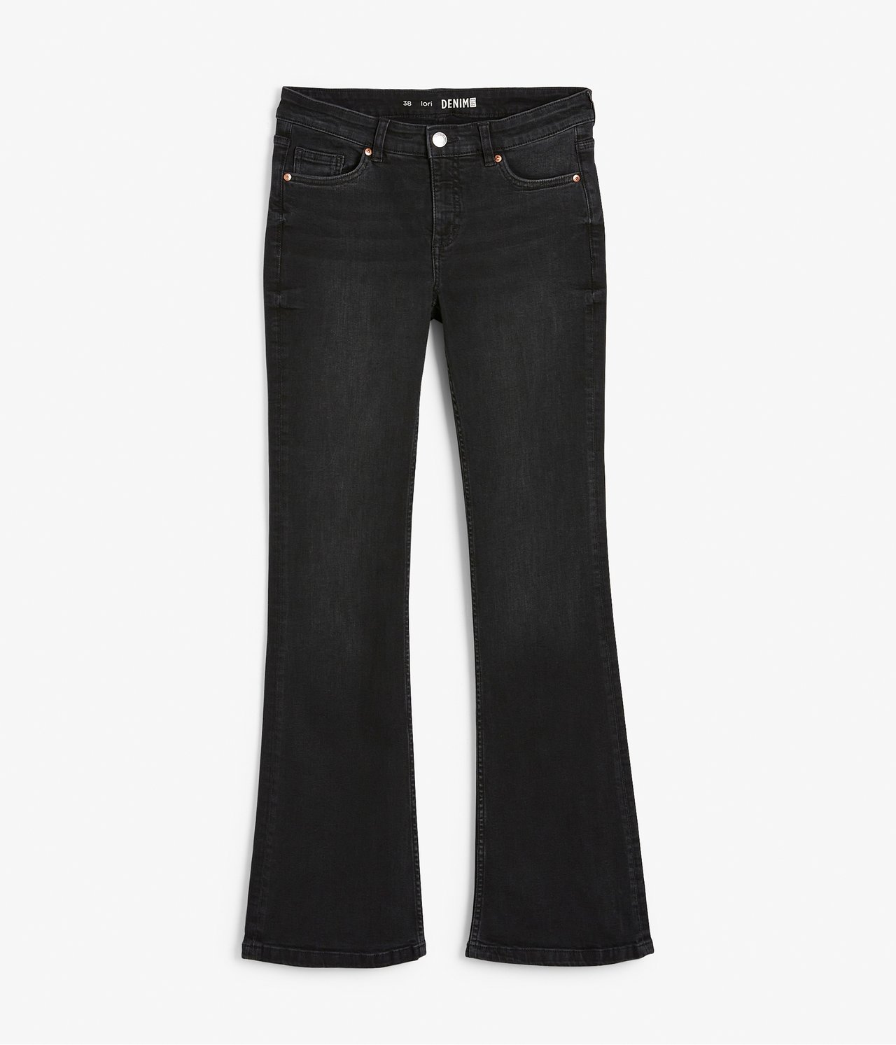 Widok z przodu czarnych dżinsów bootcut z niskim stanem, zapinanych na guzik i zamek.