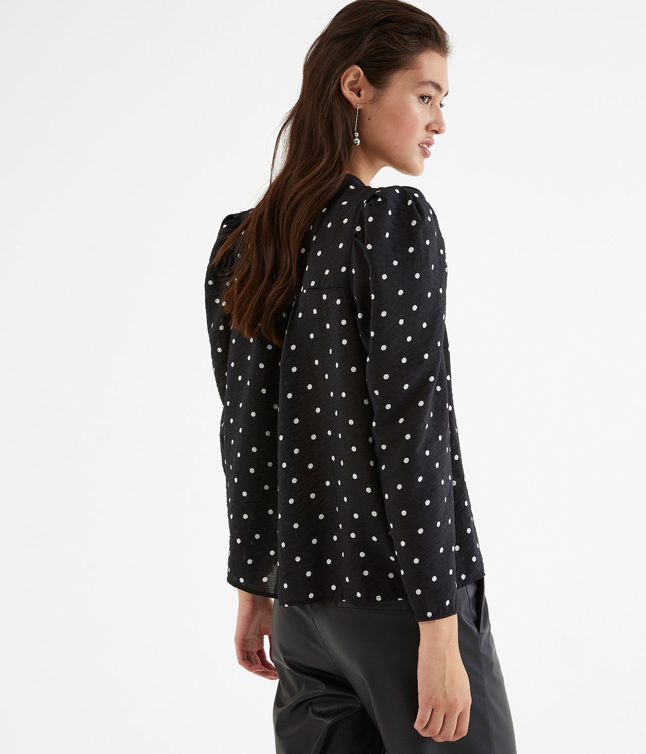 Blus med puffärm - Svart - 4