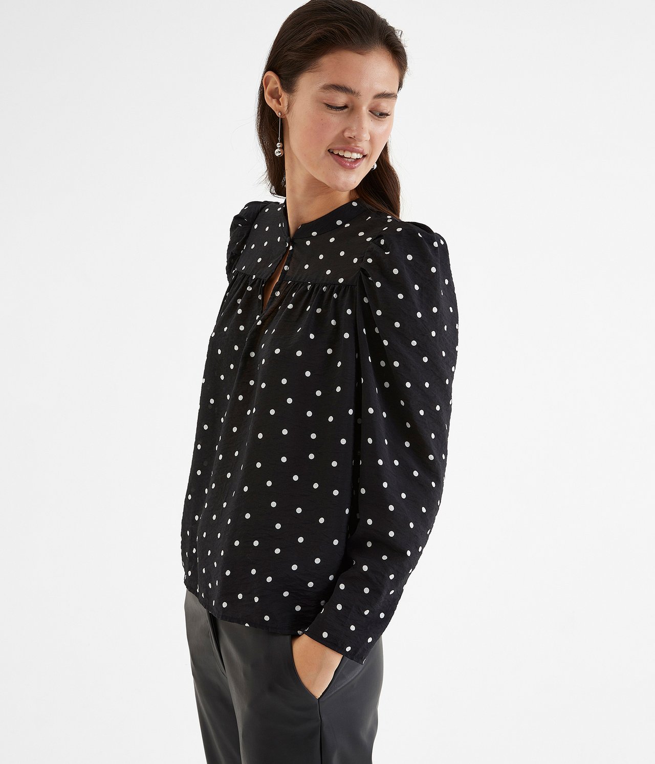 Blus med puffärm - Svart - 1