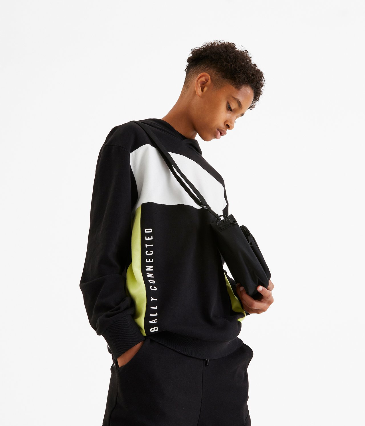Hoodie - Musta - 3