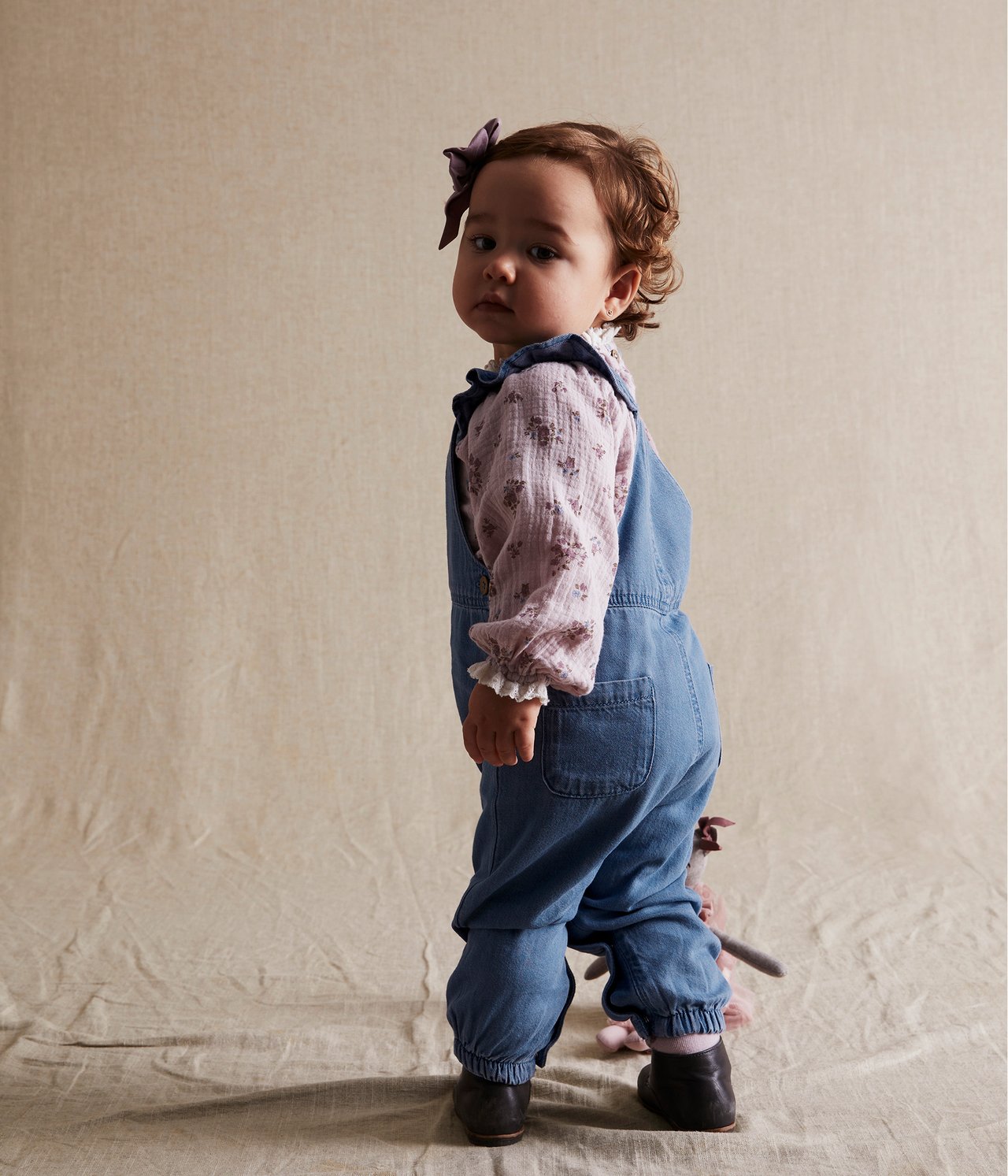 Hängselbyxa med volanger - Ljus denim - 2