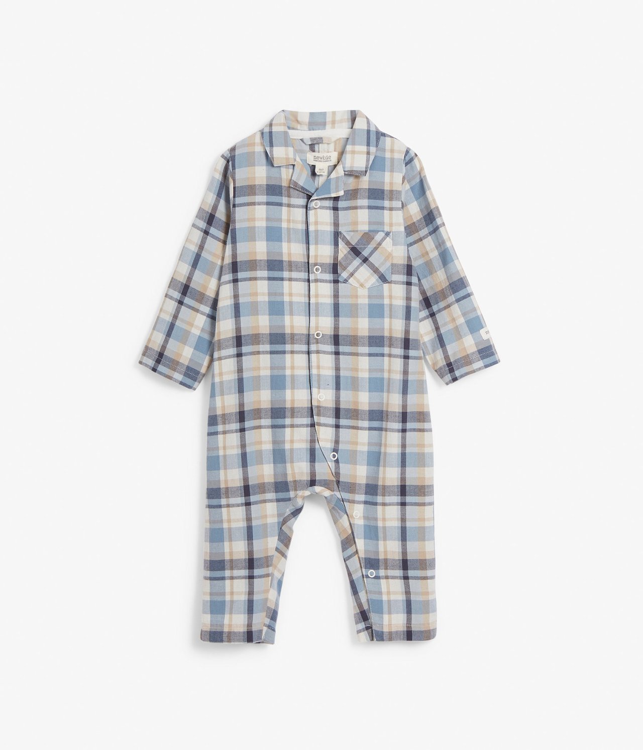 Ruudullinen vauvan pyjama.