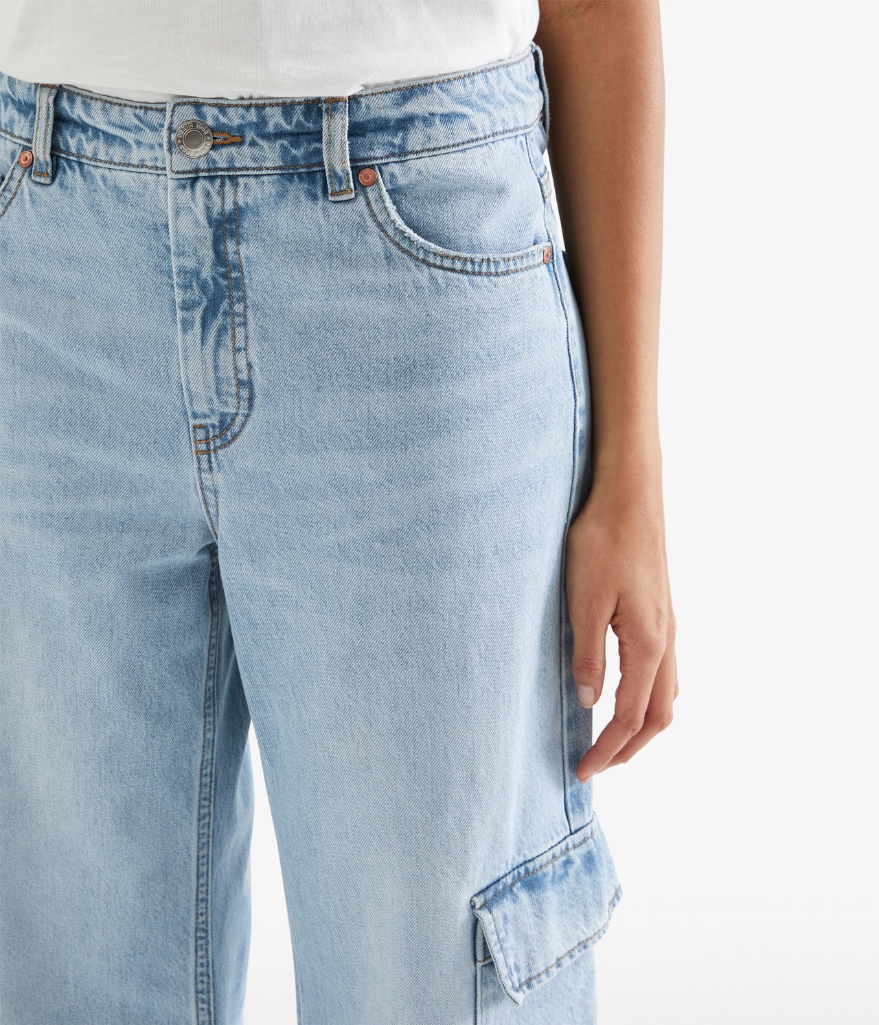Dżinsy Wide High Waist z kieszeniami cargo - Jasny dżins - 4