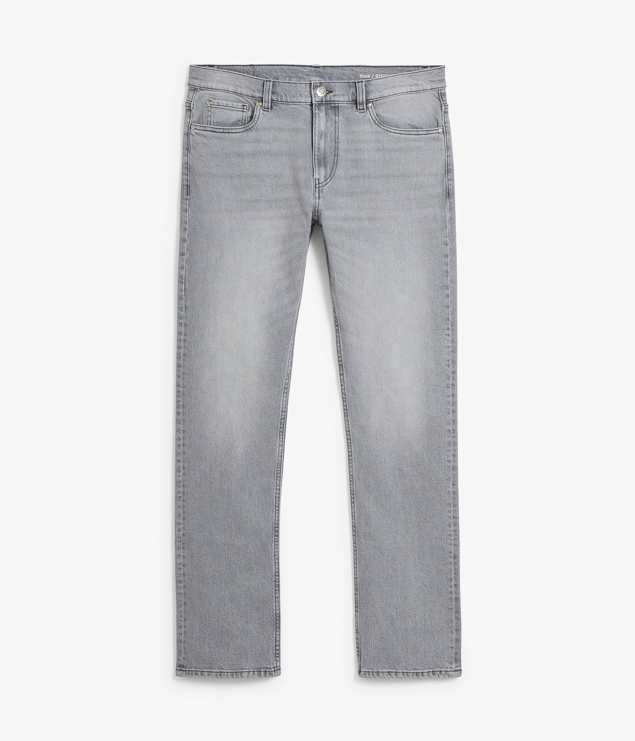 Frontvisning av lysegrå herrejeans med regular passform, 5 lommer, glidelåsgylf og lette slitasjer.