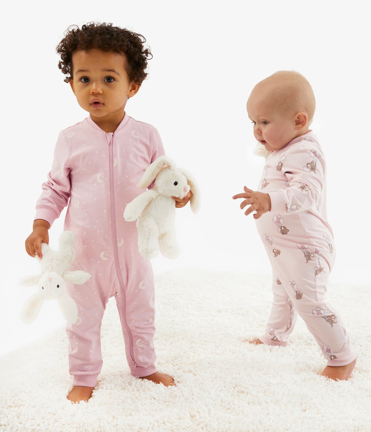 2 kpl kuviollisia vauvojen pyjamia - Pinkki - 1