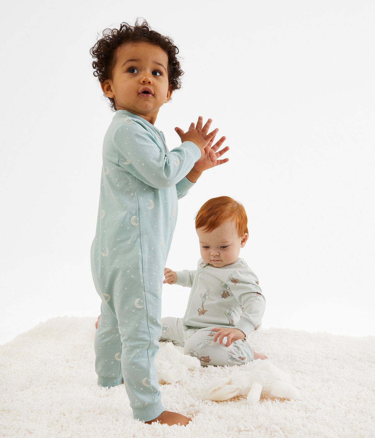 2 kpl kuviollisia vauvojen pyjamia - Vaaleanvihreä - 1