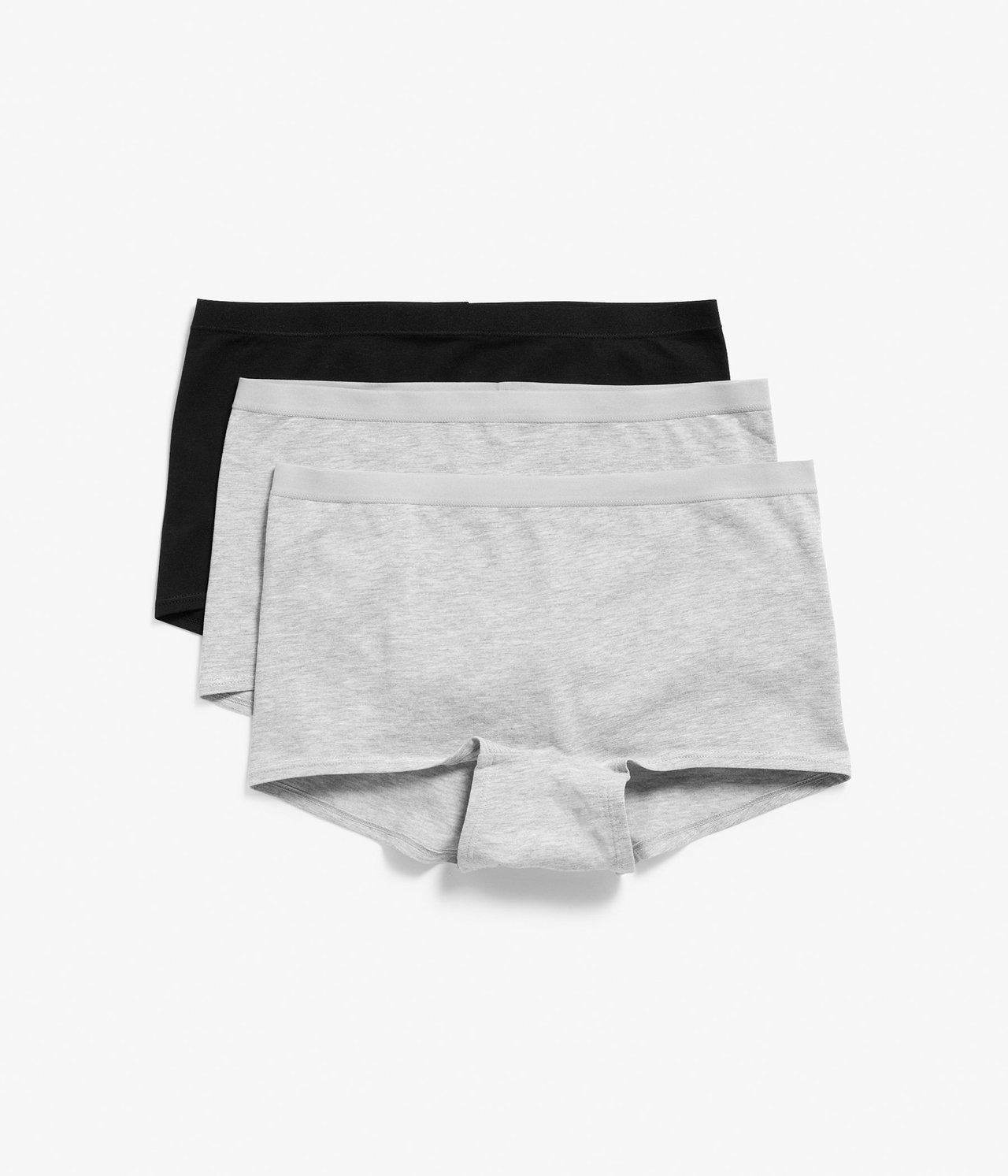 Frontvisning av 3-pakning bomullsboxertruser: en svart, to gråmelert.