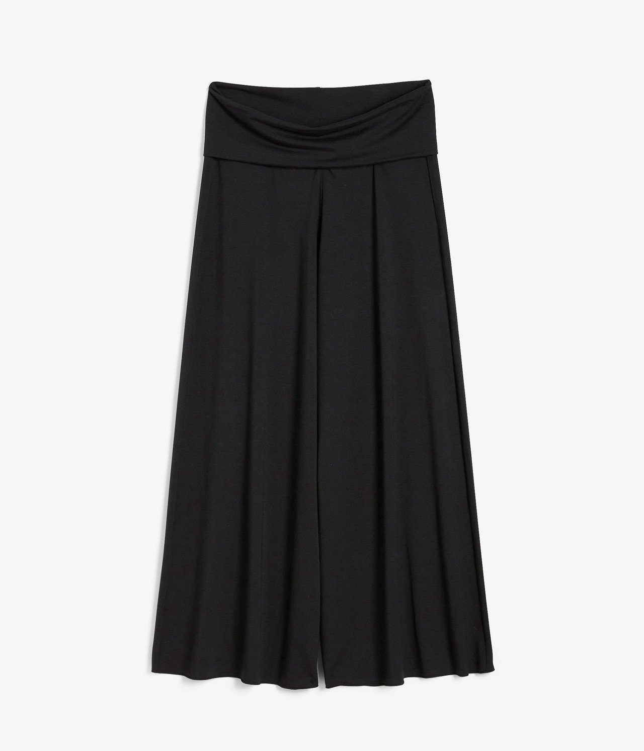 Edestä: mustat leveälahkeiset oleskeluhousut taitettavalla vyötäröllä, viskoosisekoitetta.