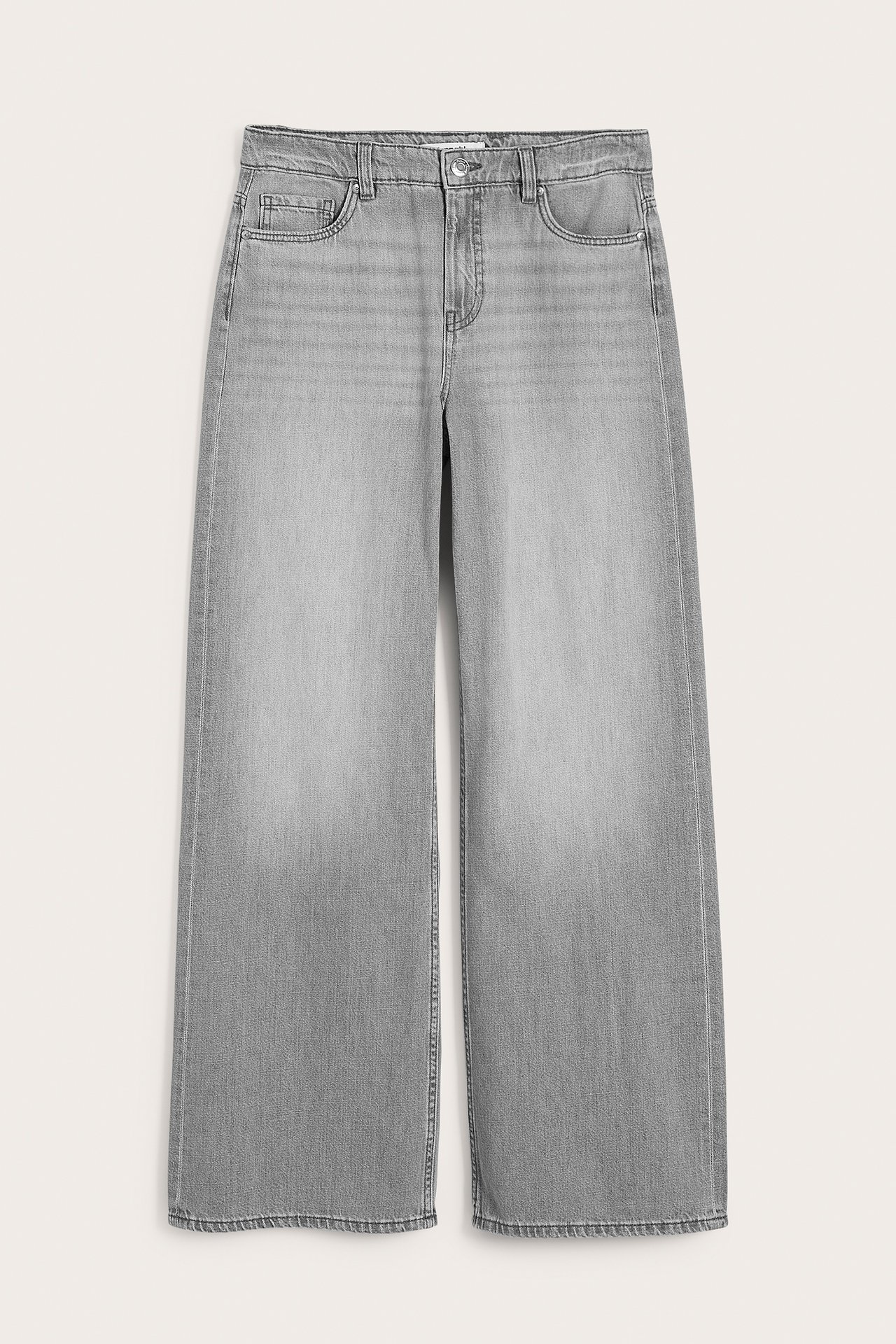 Framifrån, ljusgrå high-waist jeans i bomull med vida ben och fem fickor.