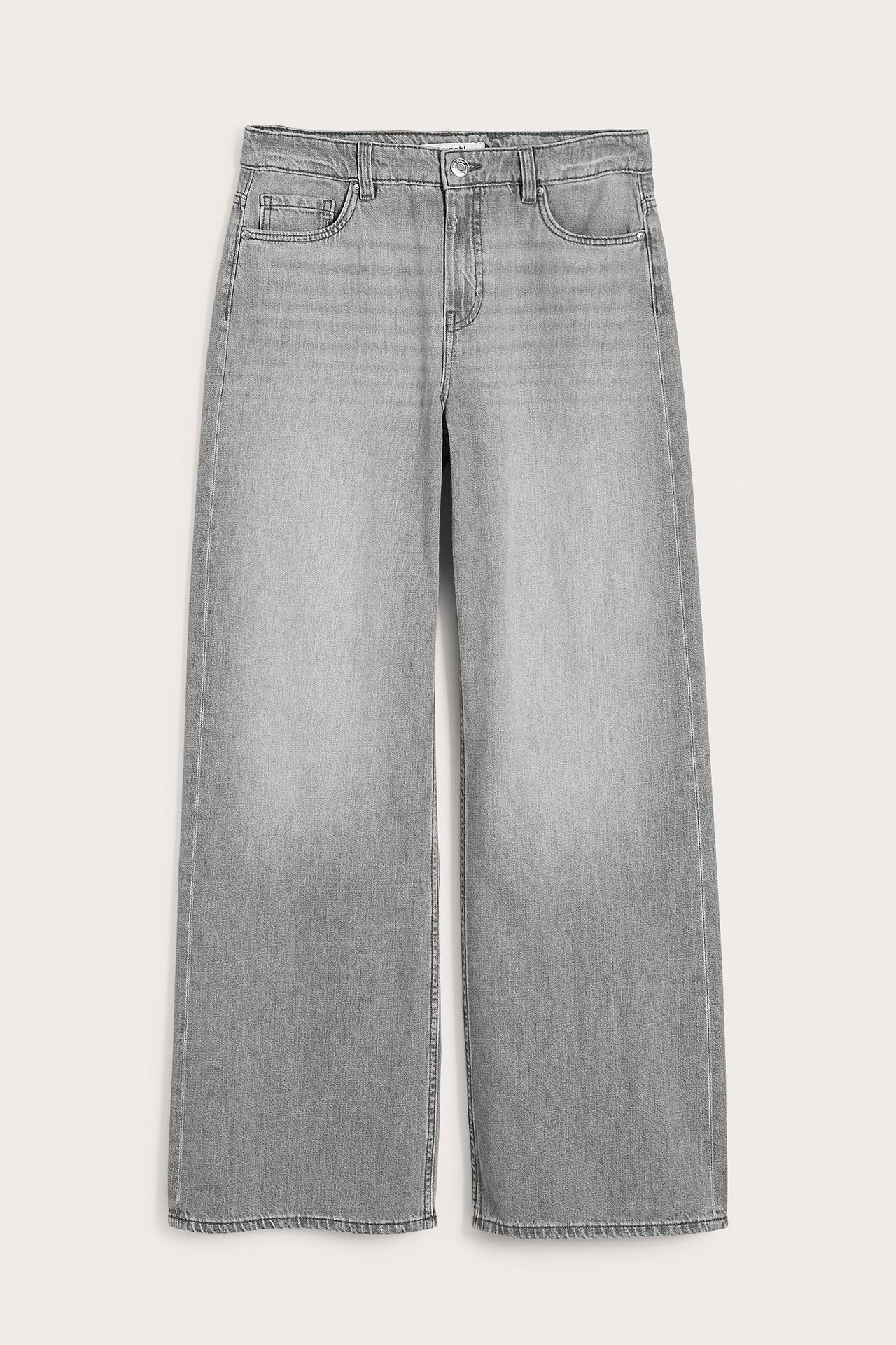 Framifrån, ljusgrå high-waist jeans i bomull med vida ben och fem fickor.