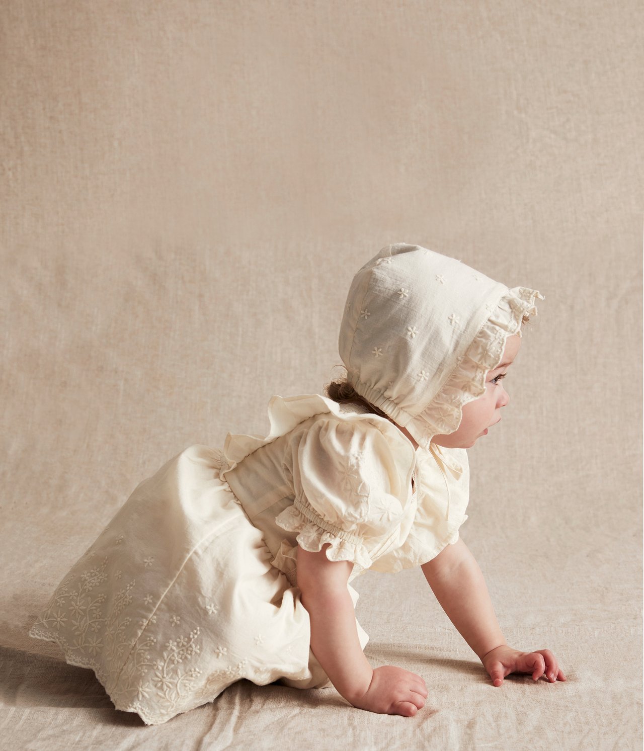 Vauvojen mekko, jossa on brodeeraus ja puhvishortsit Luonnonvalkoinen - null - 2