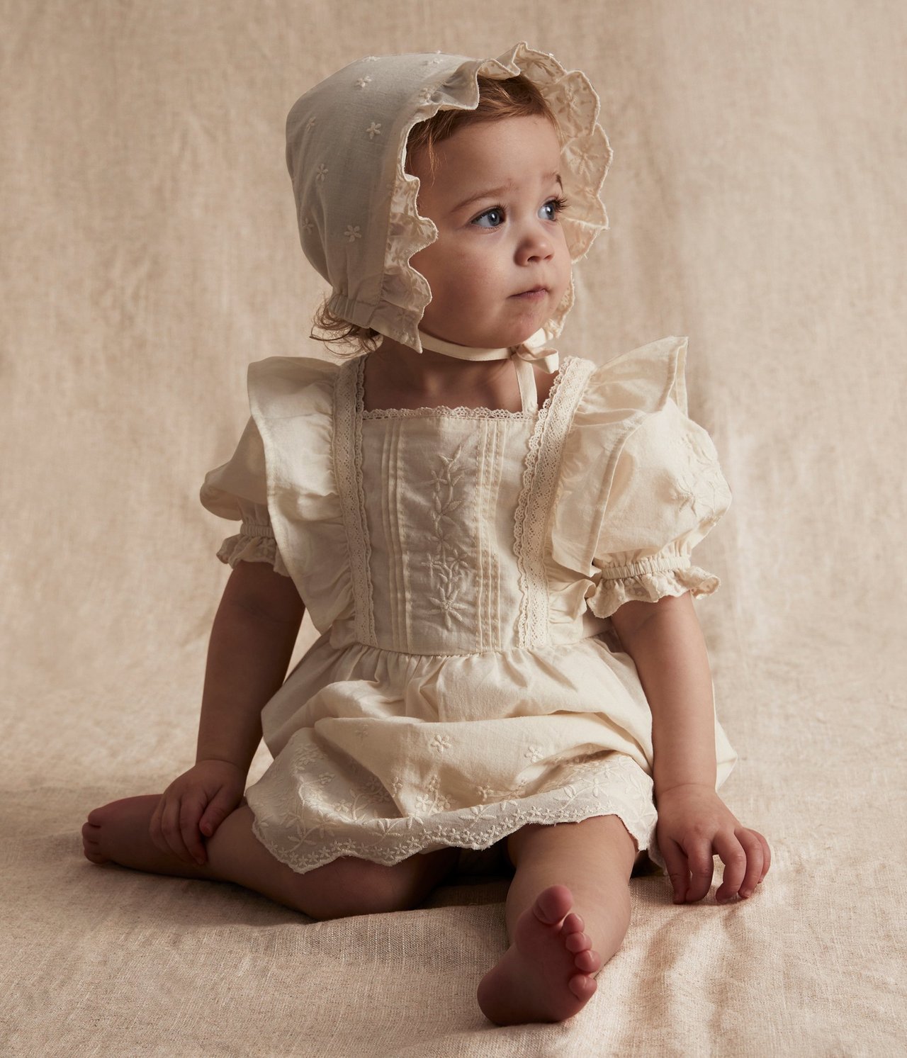 Vauvojen mekko, jossa on brodeeraus ja puhvishortsit Luonnonvalkoinen - null - 6