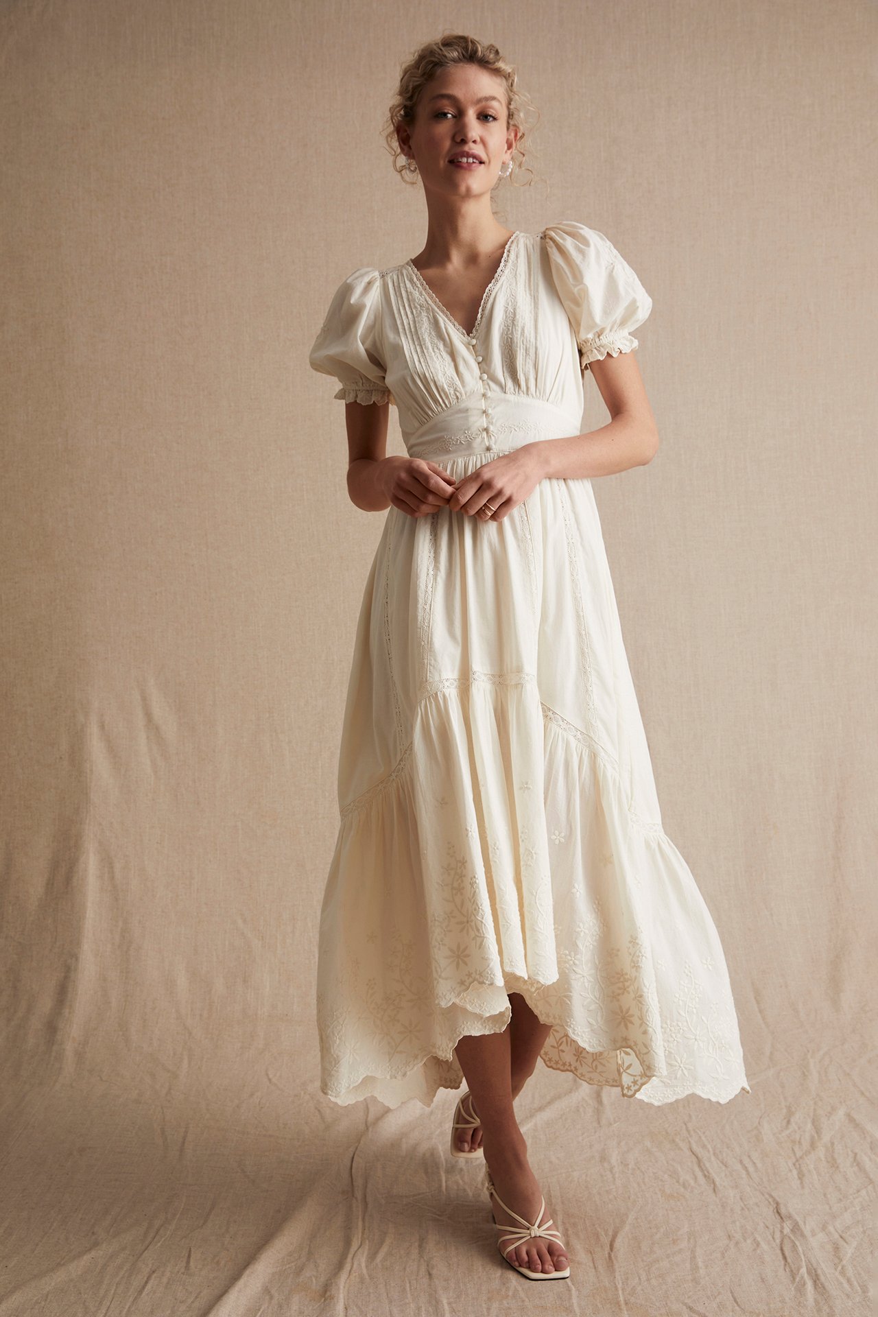 Sukienka z haftem Newbie Woman - Offwhite - 4