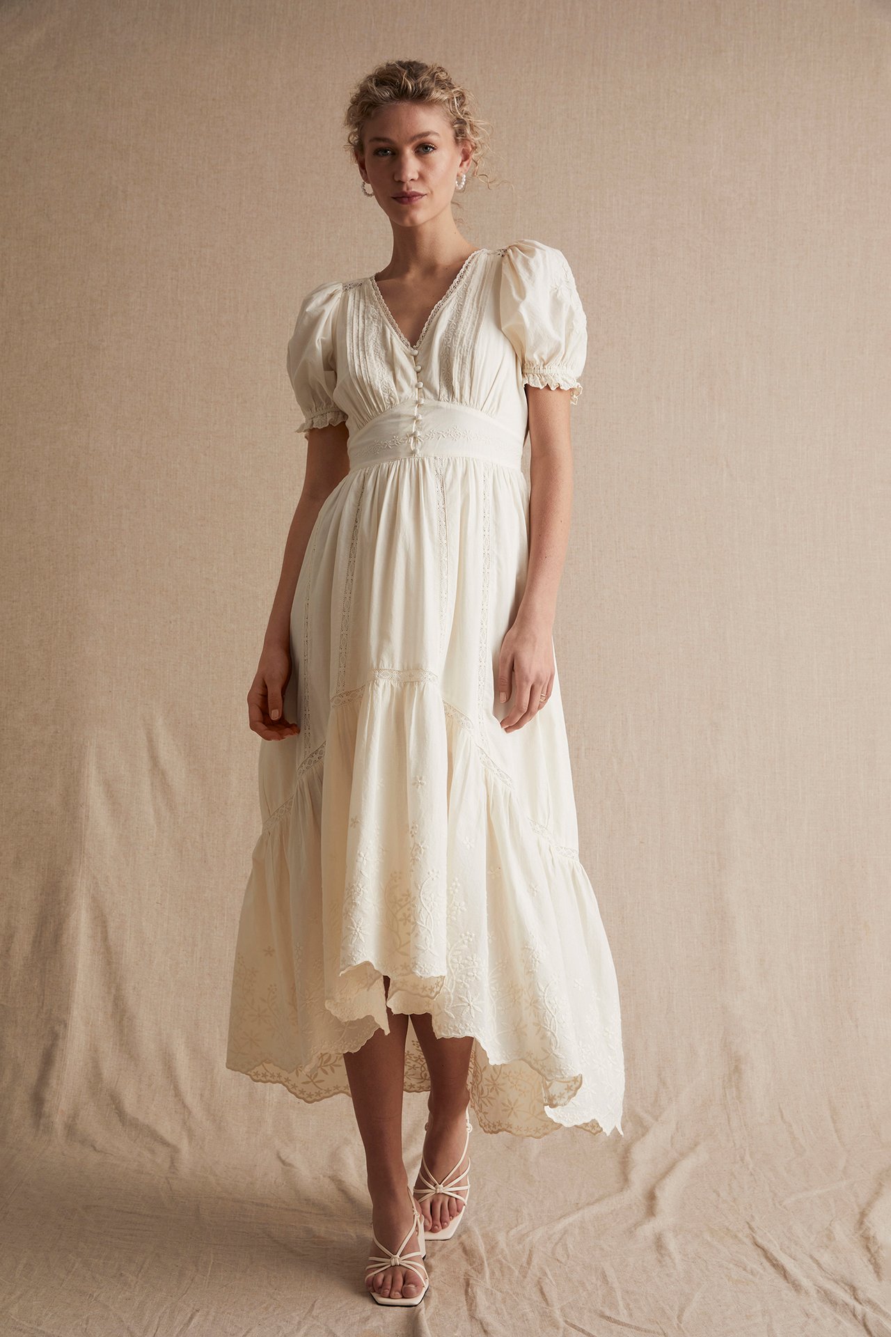Sukienka z haftem Newbie Woman - Offwhite - 1