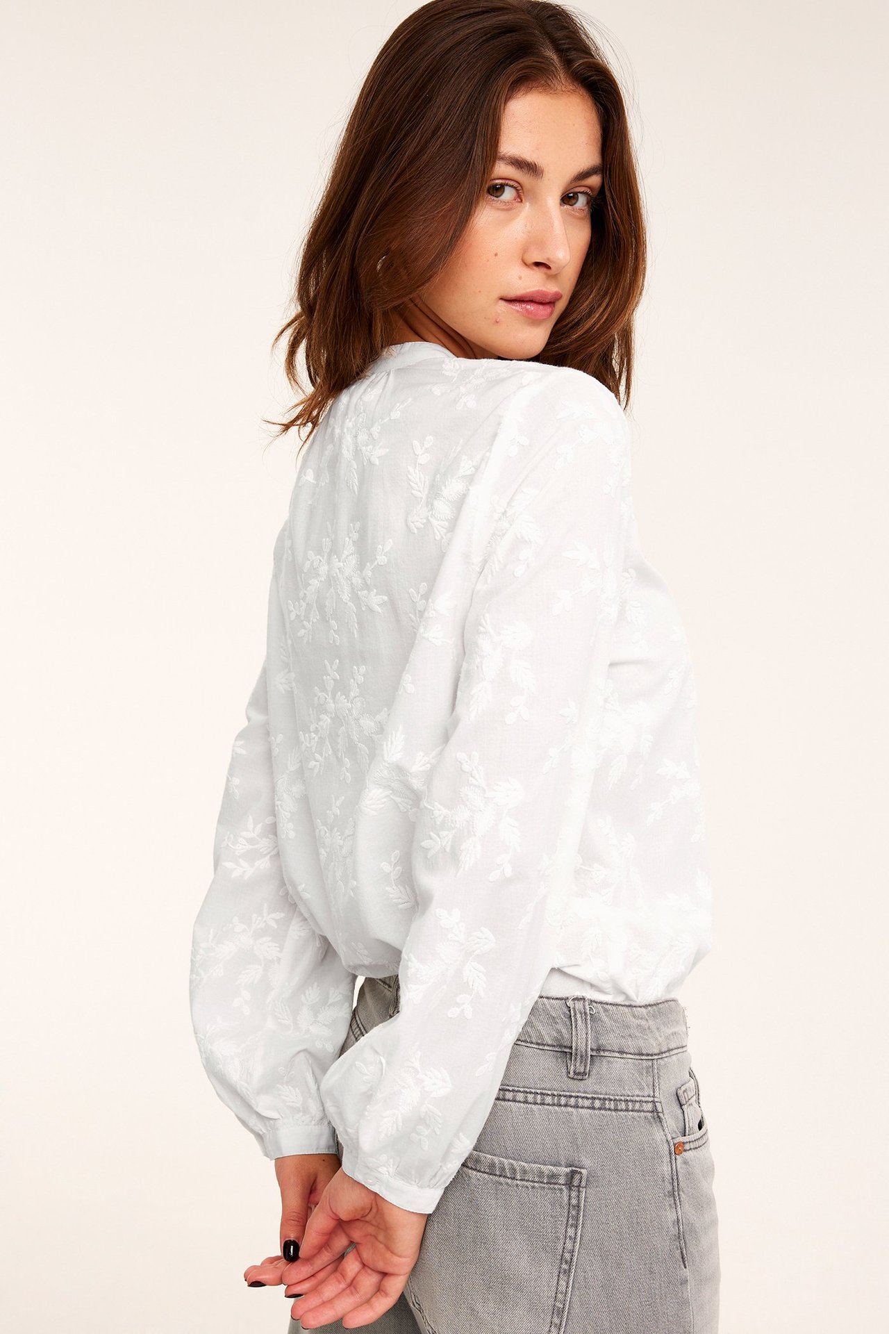 Bluse med brodering - Offwhite - 1