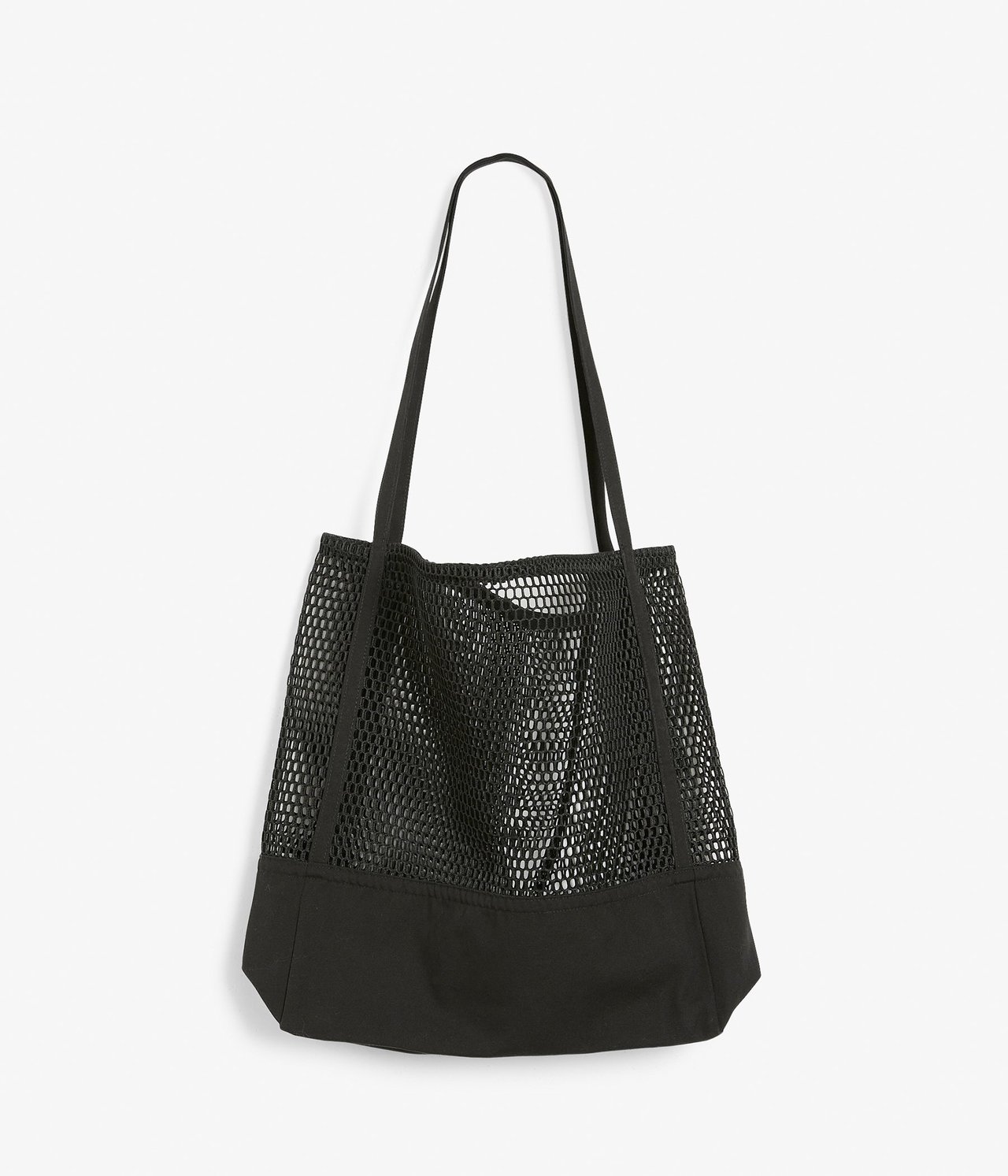 Widok z przodu czarnej torby na zakupy z siatkową górą, solidnym dnem i dwoma paskami.