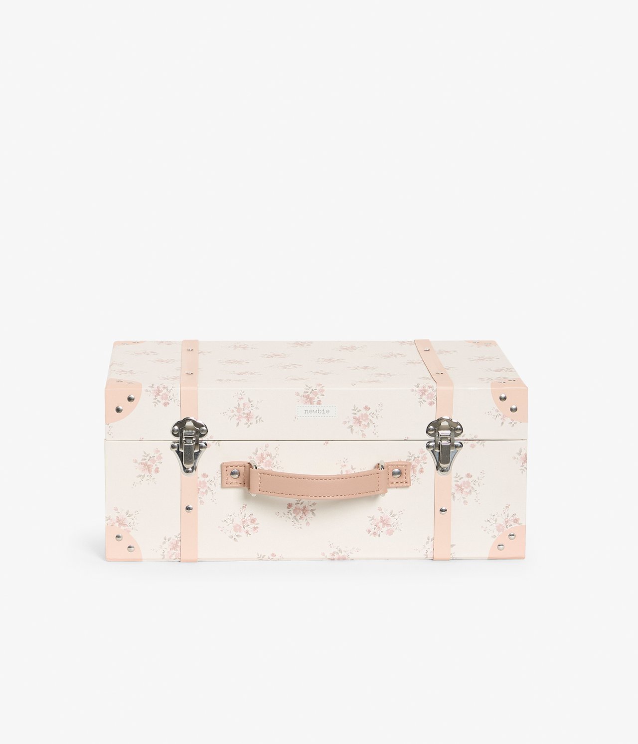 Frontvisning av en hvit blomstret oppbevaringskoffert i papp med rosa håndtak og sølvspenner.