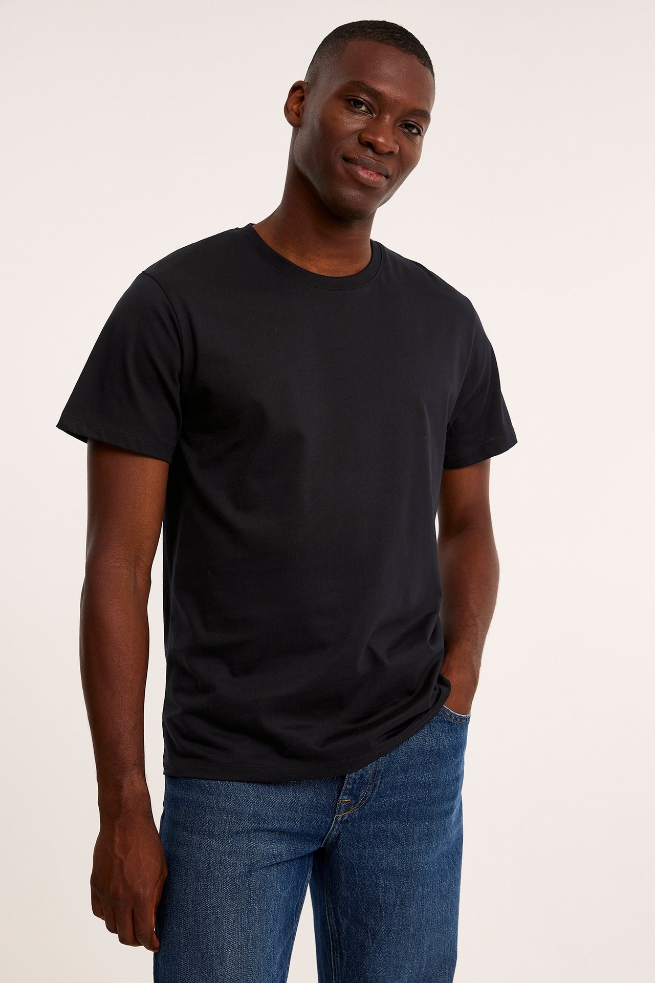 V-ringad t-shirt - Svart - 1