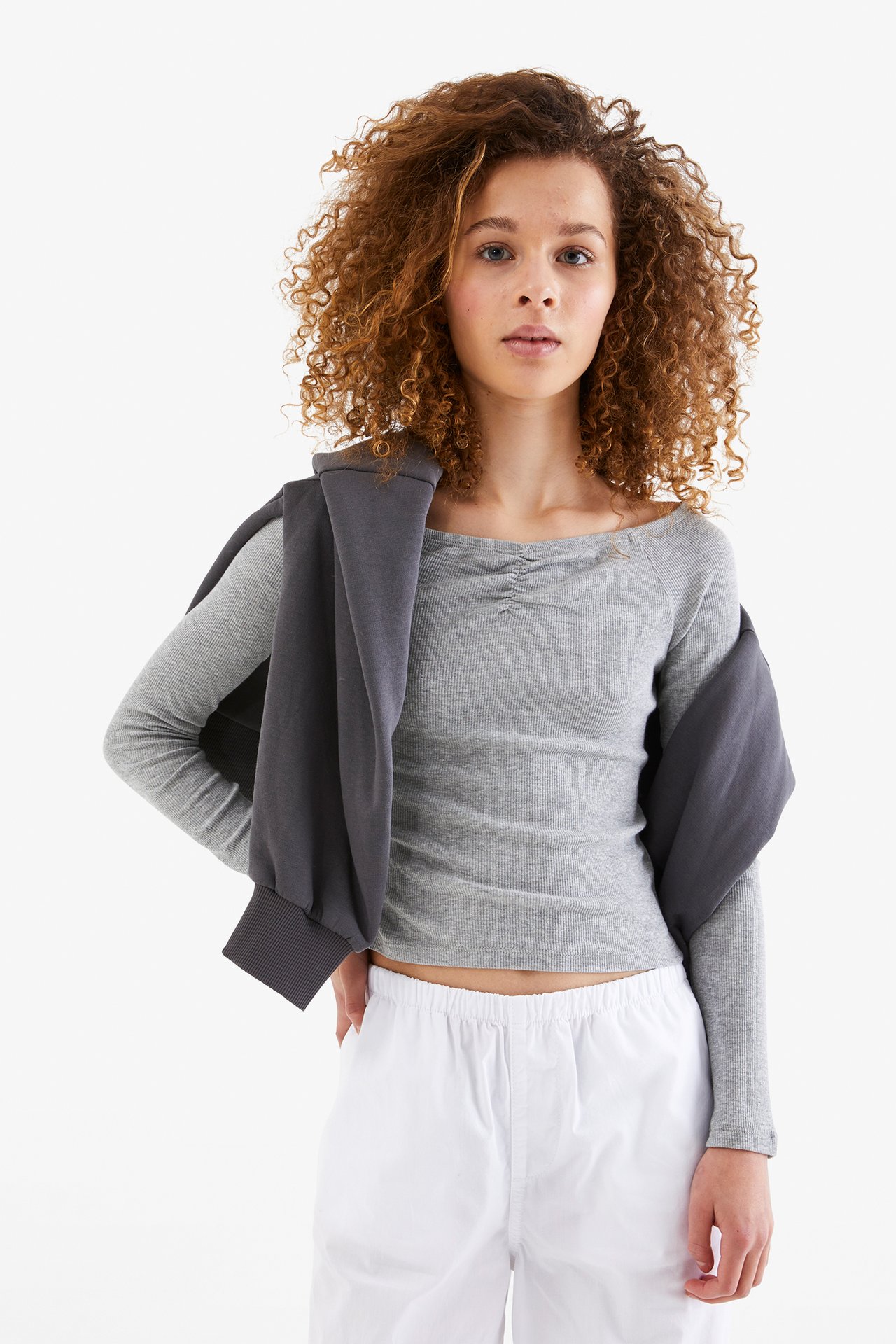 Off shoulder -paita - Vaaleanharmaa - 1