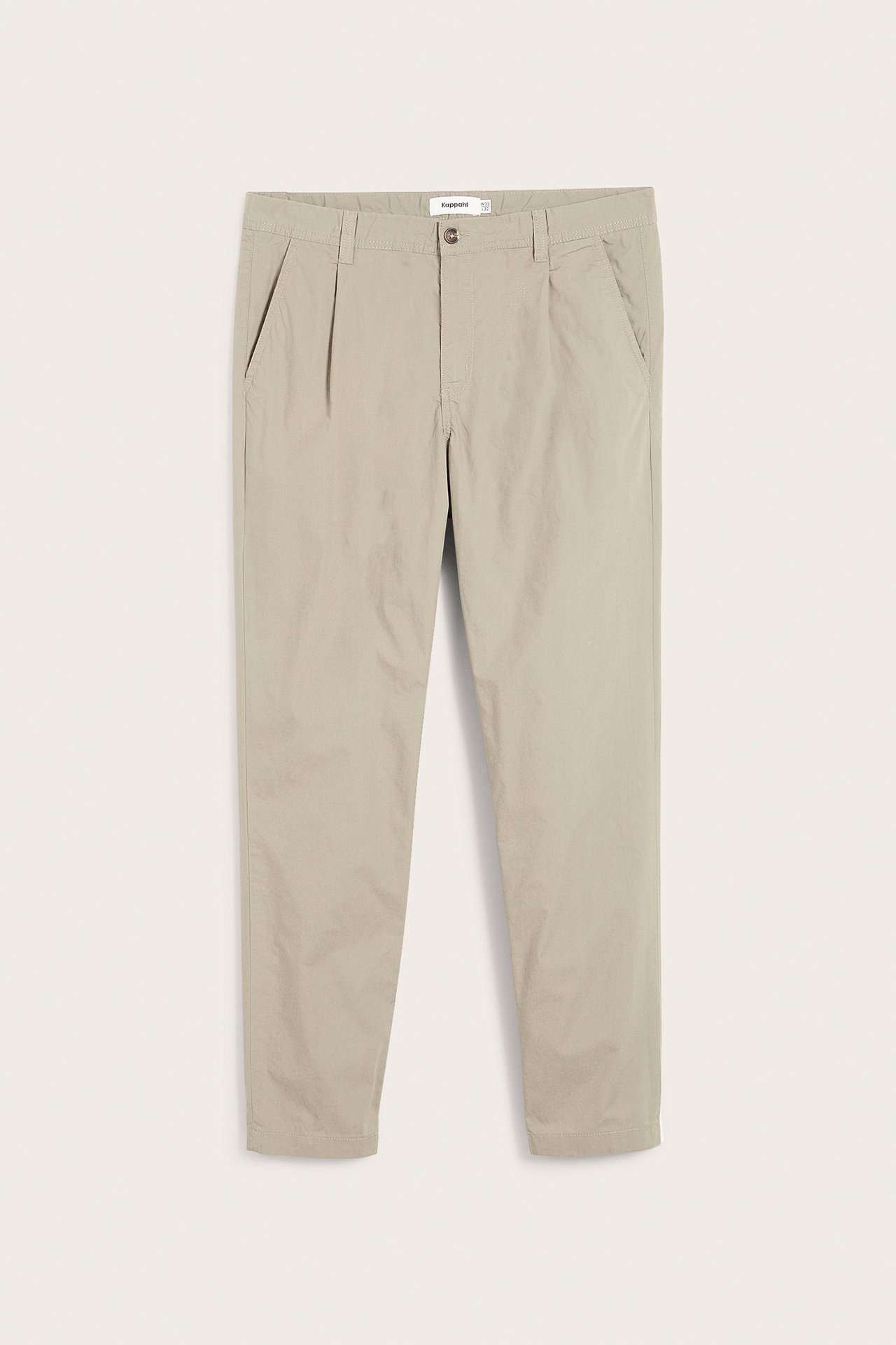 Miesten beiget pellavachinot edestä, etulaskoksilla, napilla ja vetoketjulla.