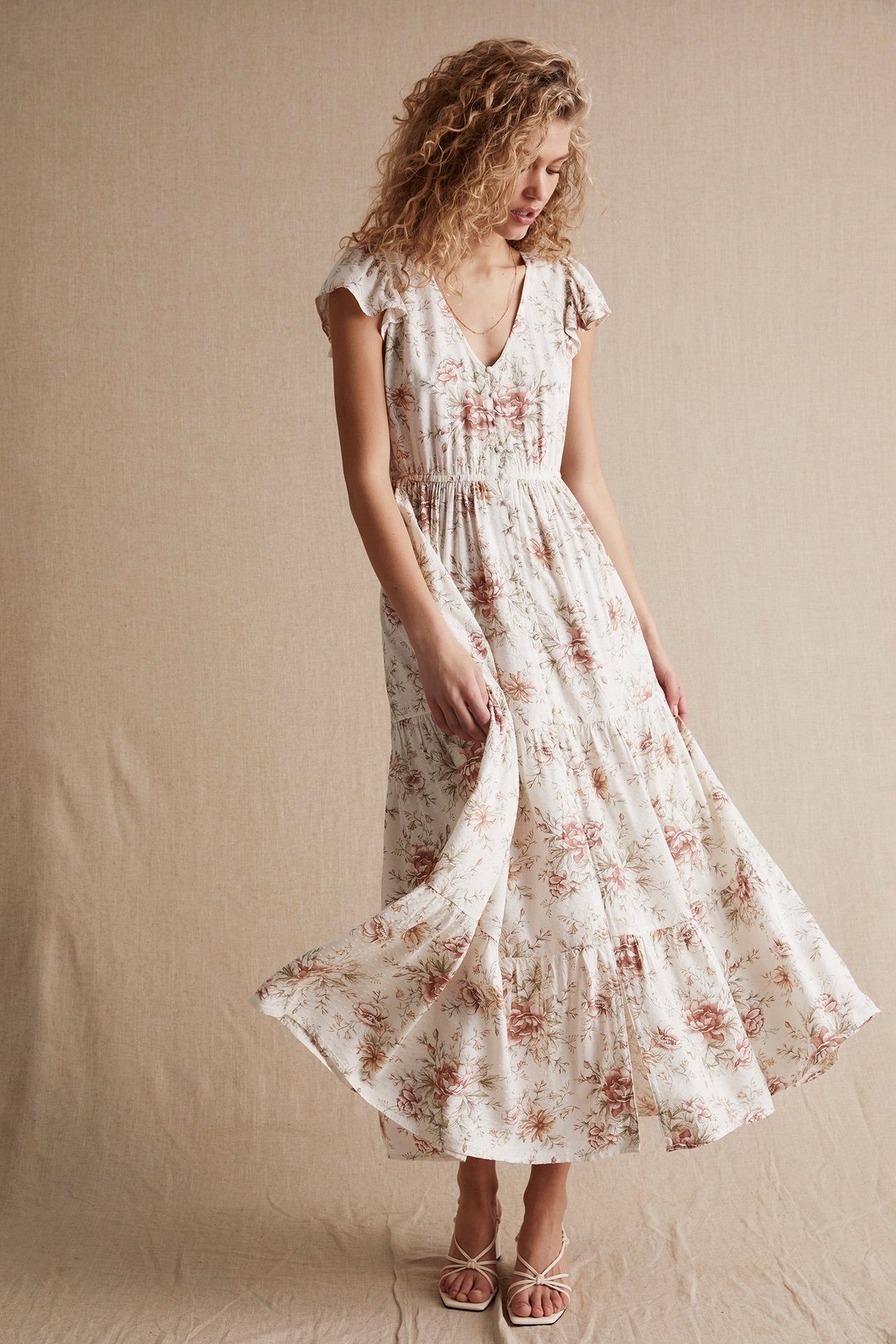Newbie Woman -malliston kukkakuvioinen mekko