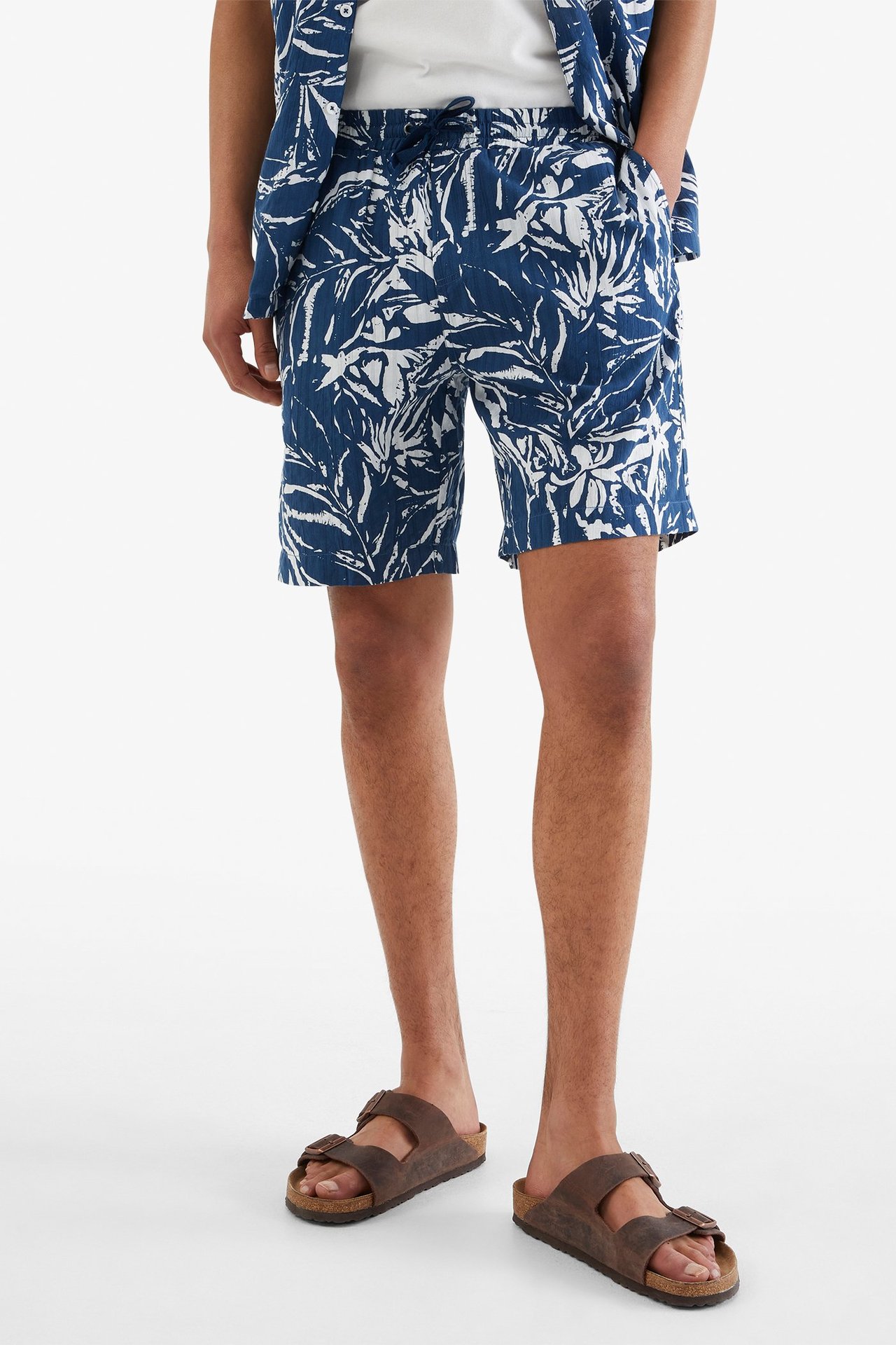 Puuvillakreppiä olevat shortsit