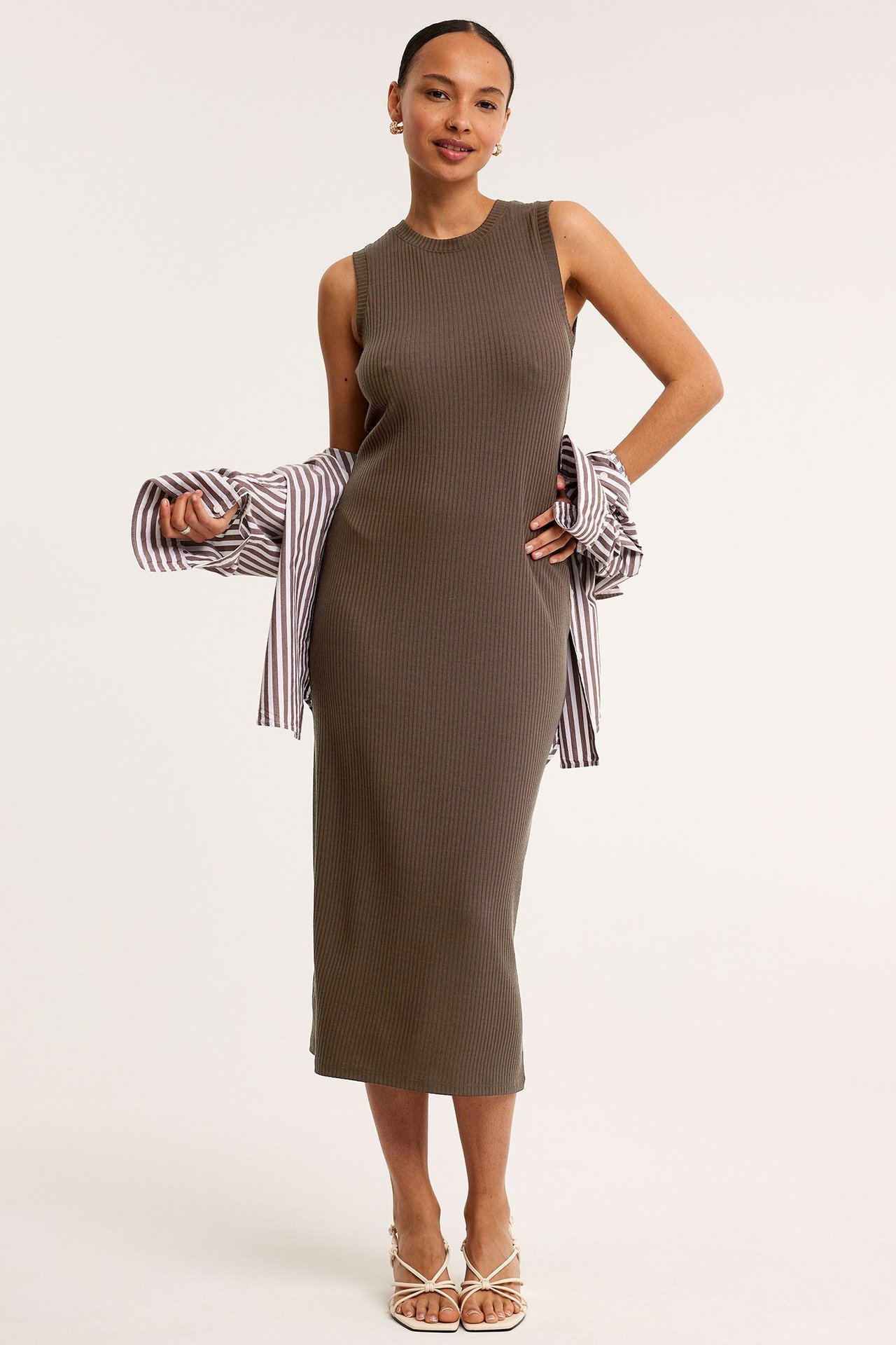 Ribbestrikket kjole Mørkebrun - null - 0