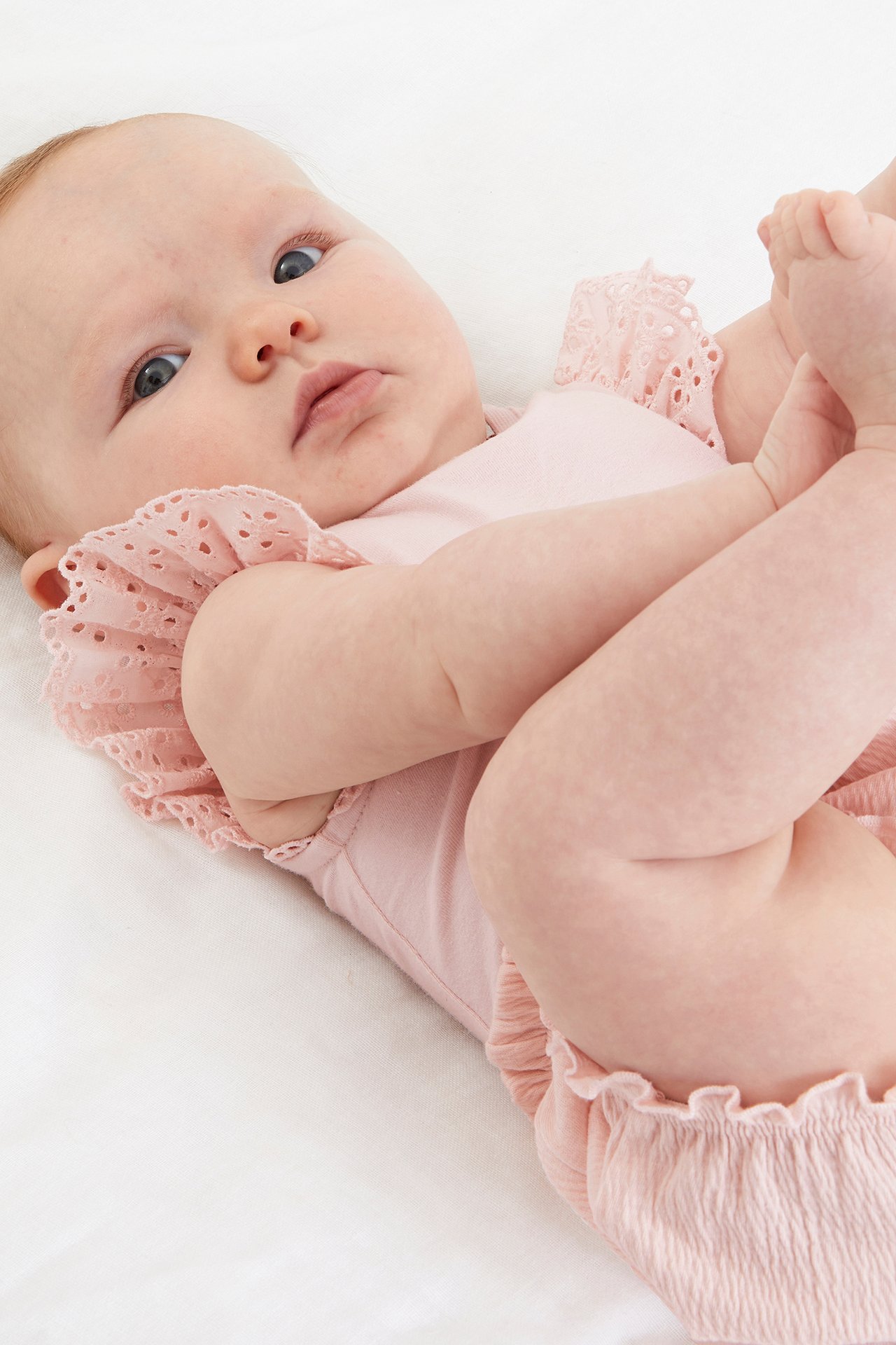 Ärmlös body med volanger - Rosa - 3